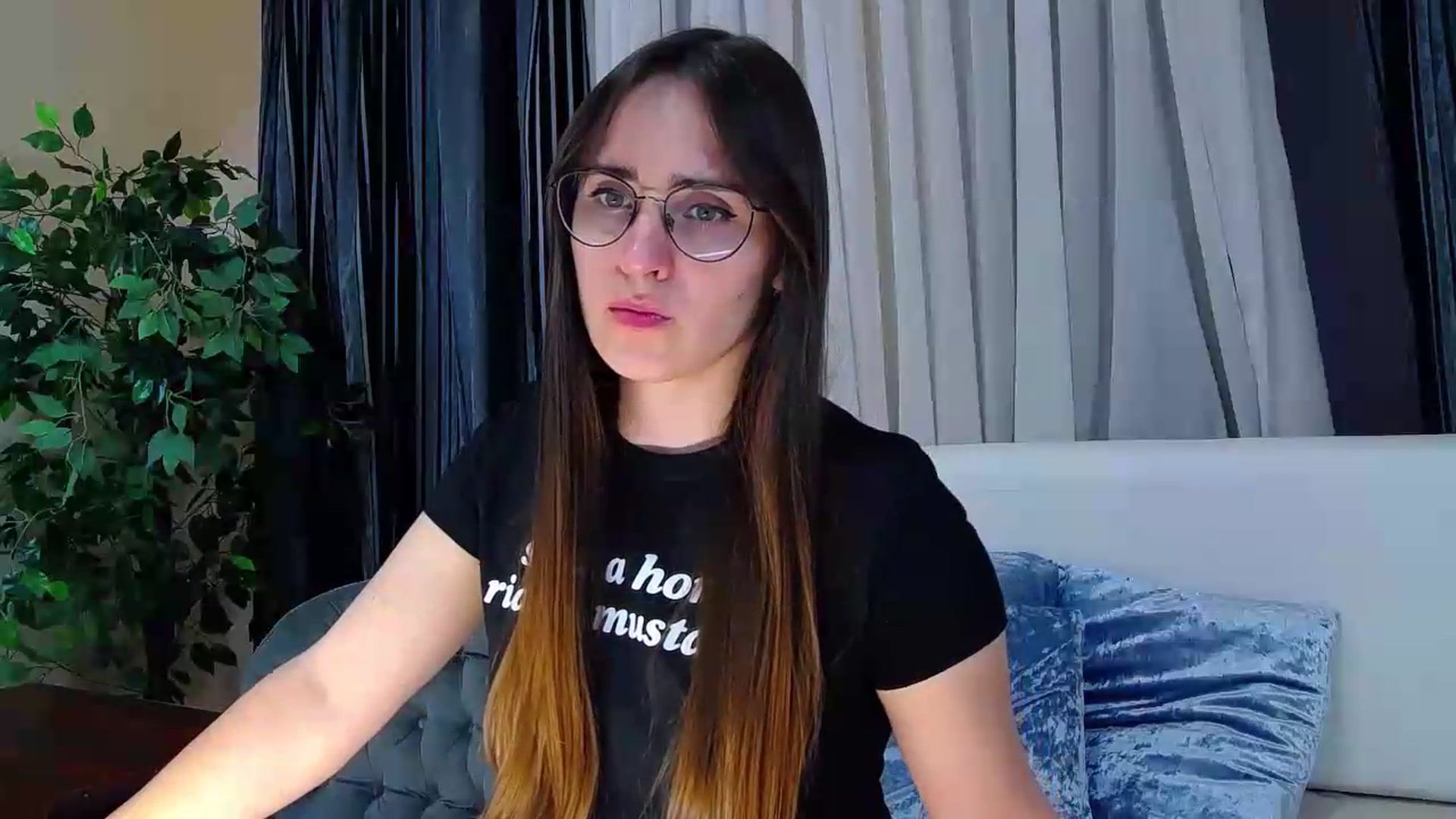 Gallery image thumbnail from Floured's myfreecams stream on, 07/16/2026, 11:36 image 13 of 20