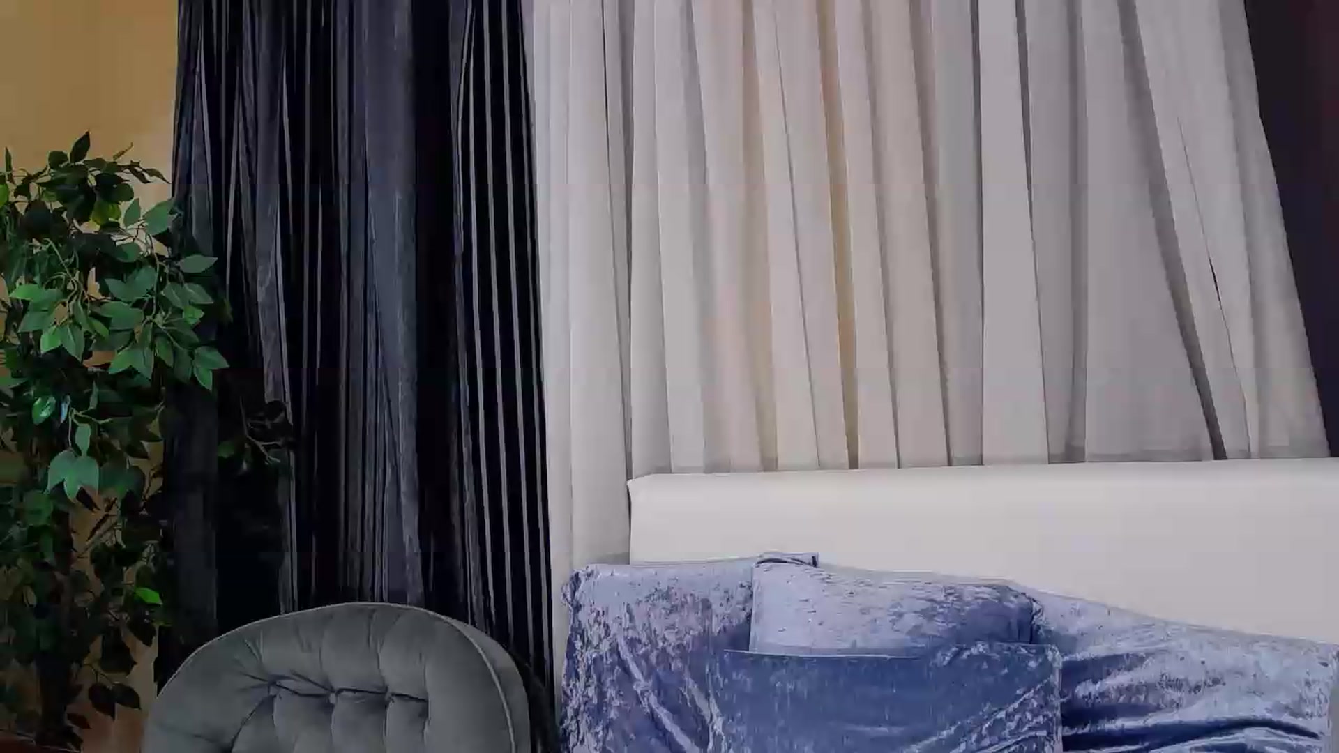 Gallery image thumbnail from Floured's myfreecams stream on, 07/16/2026, 11:36 image 11 of 20