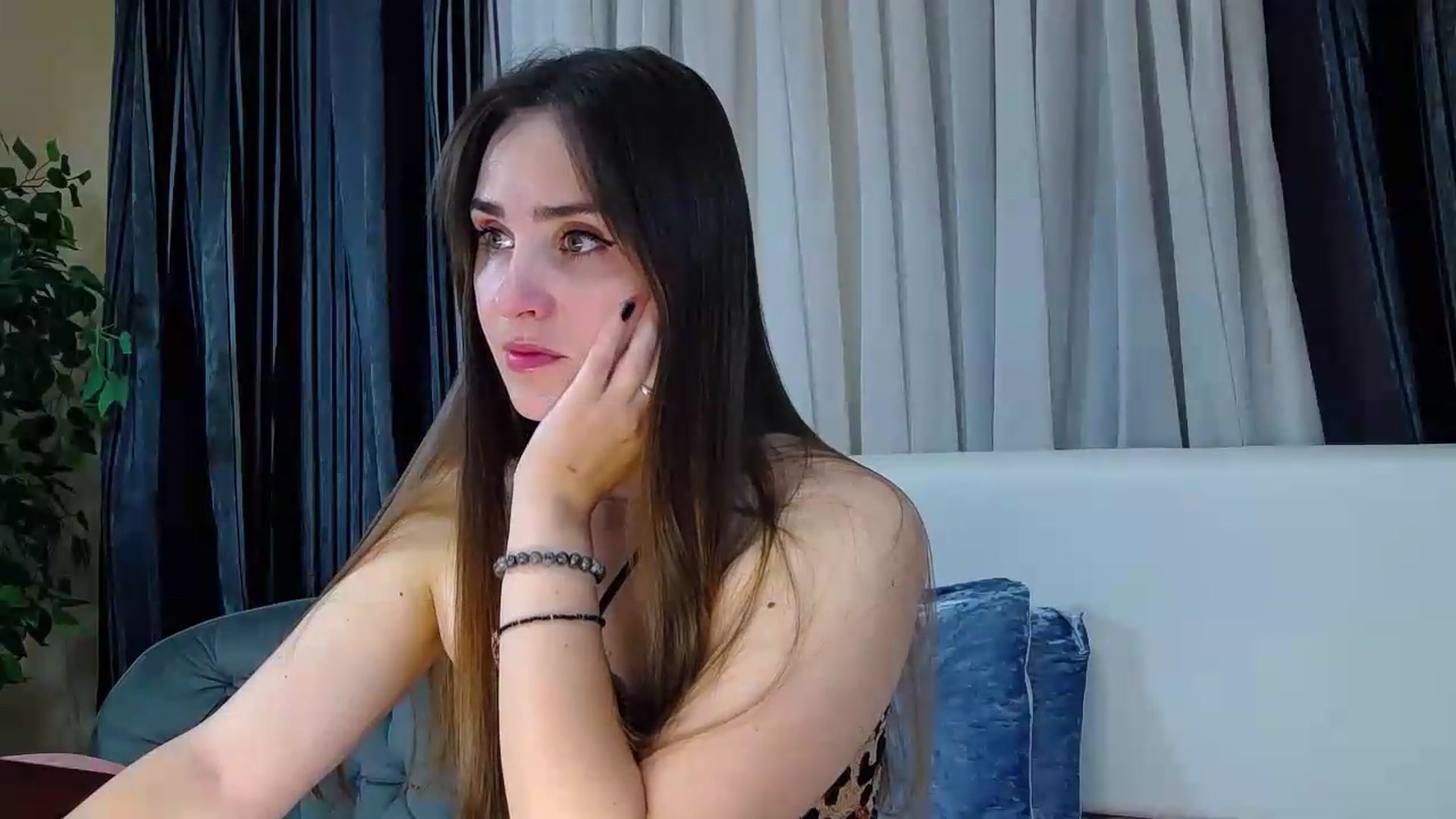 Gallery image thumbnail from Floured's myfreecams stream on, 07/31/2026, 08:39 image 4 of 20