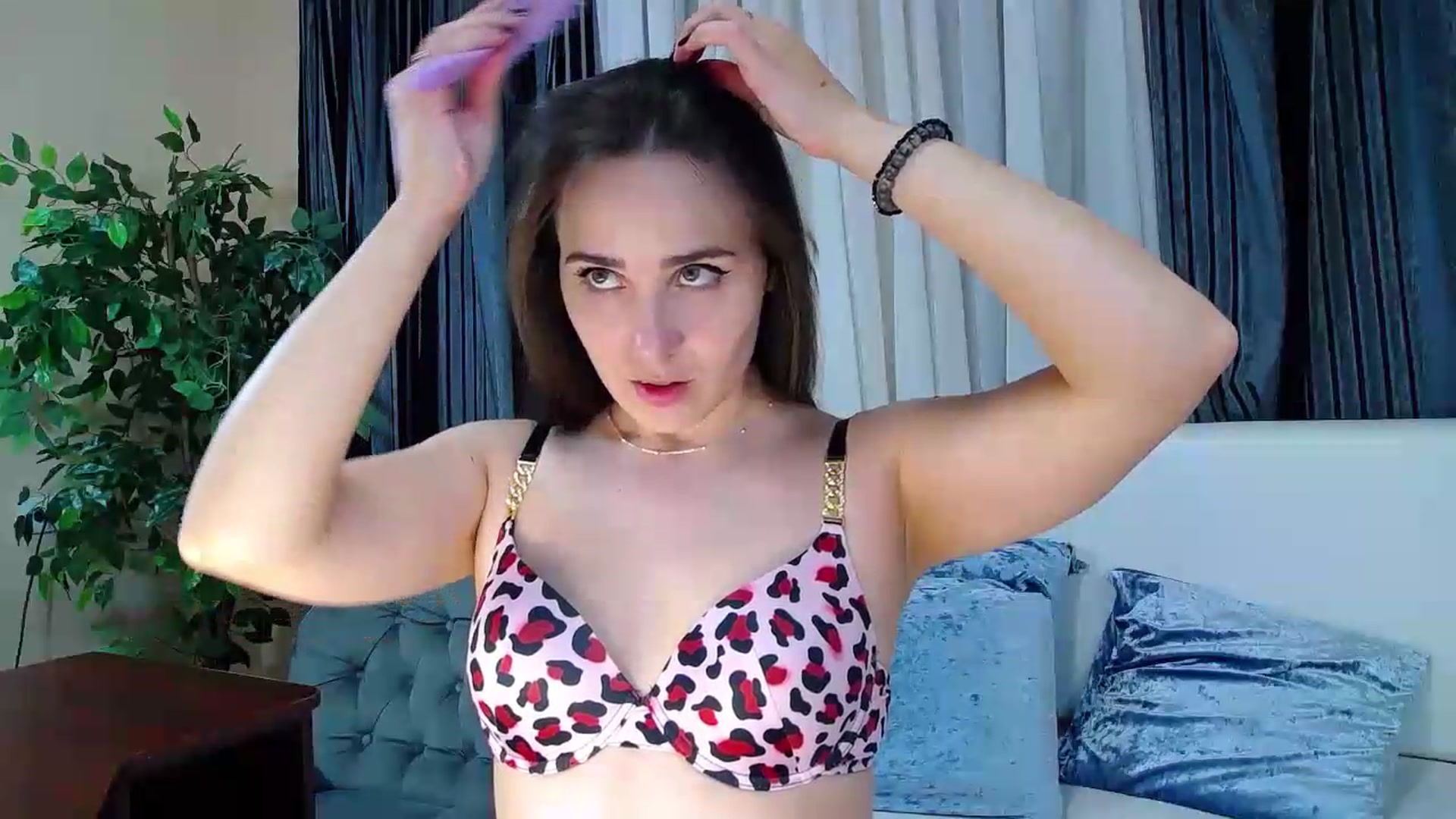Gallery image thumbnail from Floured's myfreecams stream on, 08/06/2026, 07:54 image 8 of 20
