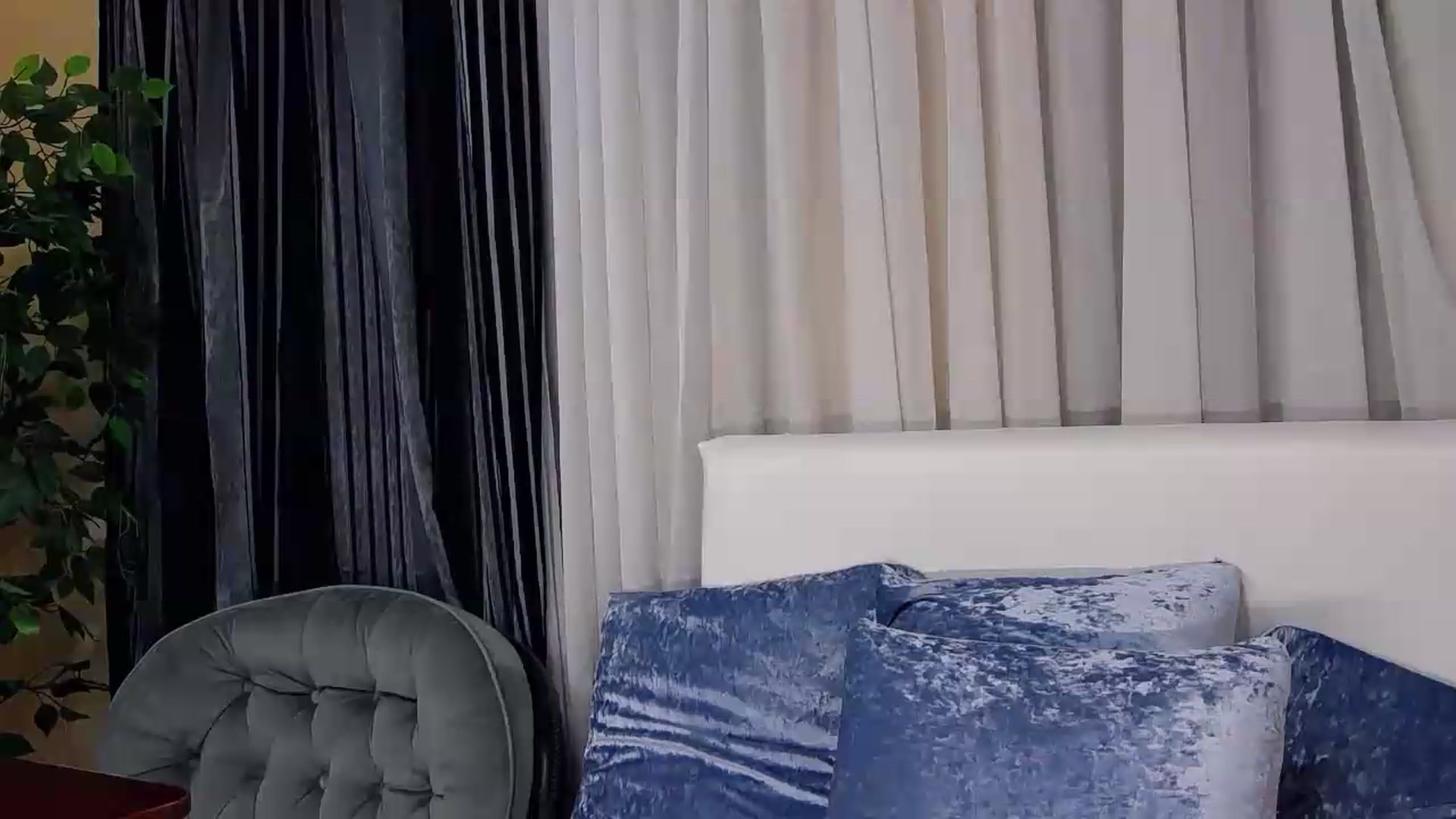 Gallery image thumbnail from Floured's myfreecams stream on, 08/14/2026, 10:46 image 3 of 20