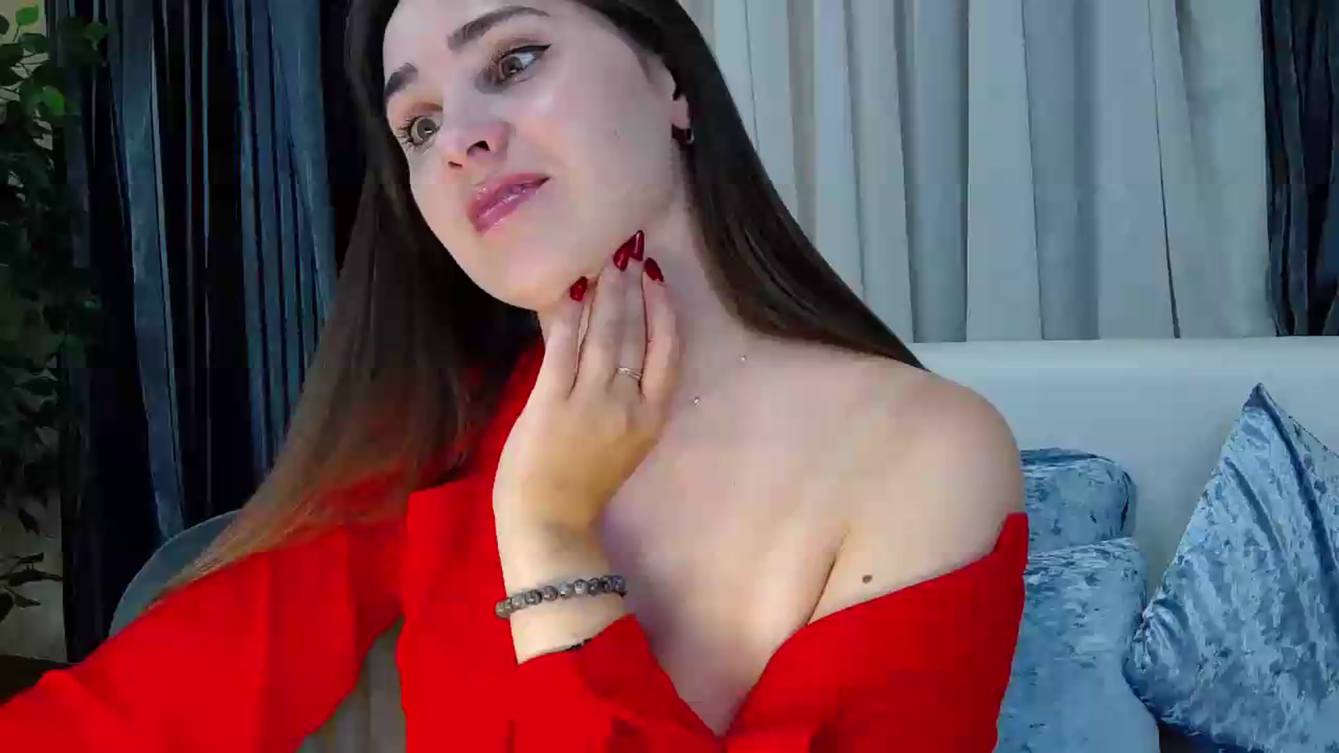 Gallery image thumbnail from Floured's myfreecams stream on, 08/18/2026, 08:25 image 17 of 20