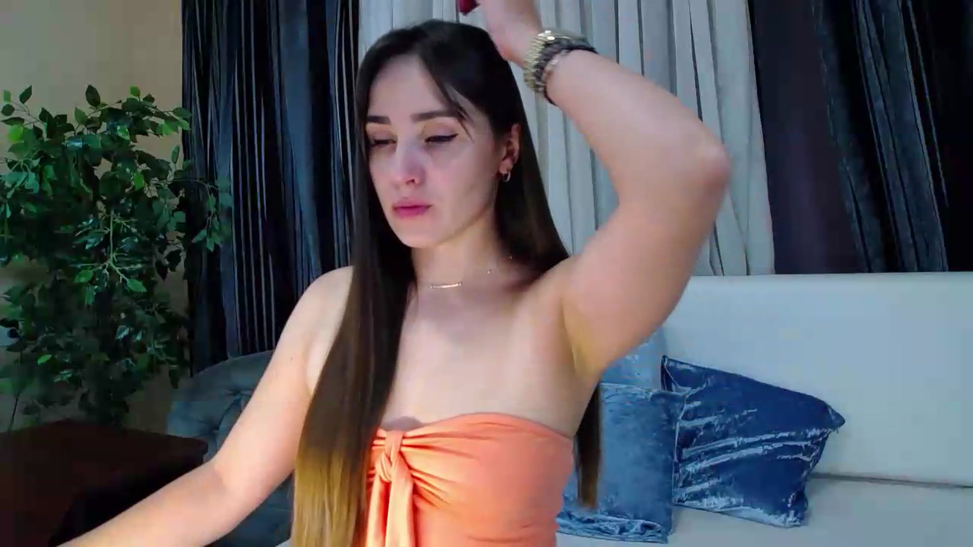 Gallery image thumbnail from Floured's myfreecams stream on, 08/19/2026, 07:40 image 5 of 20