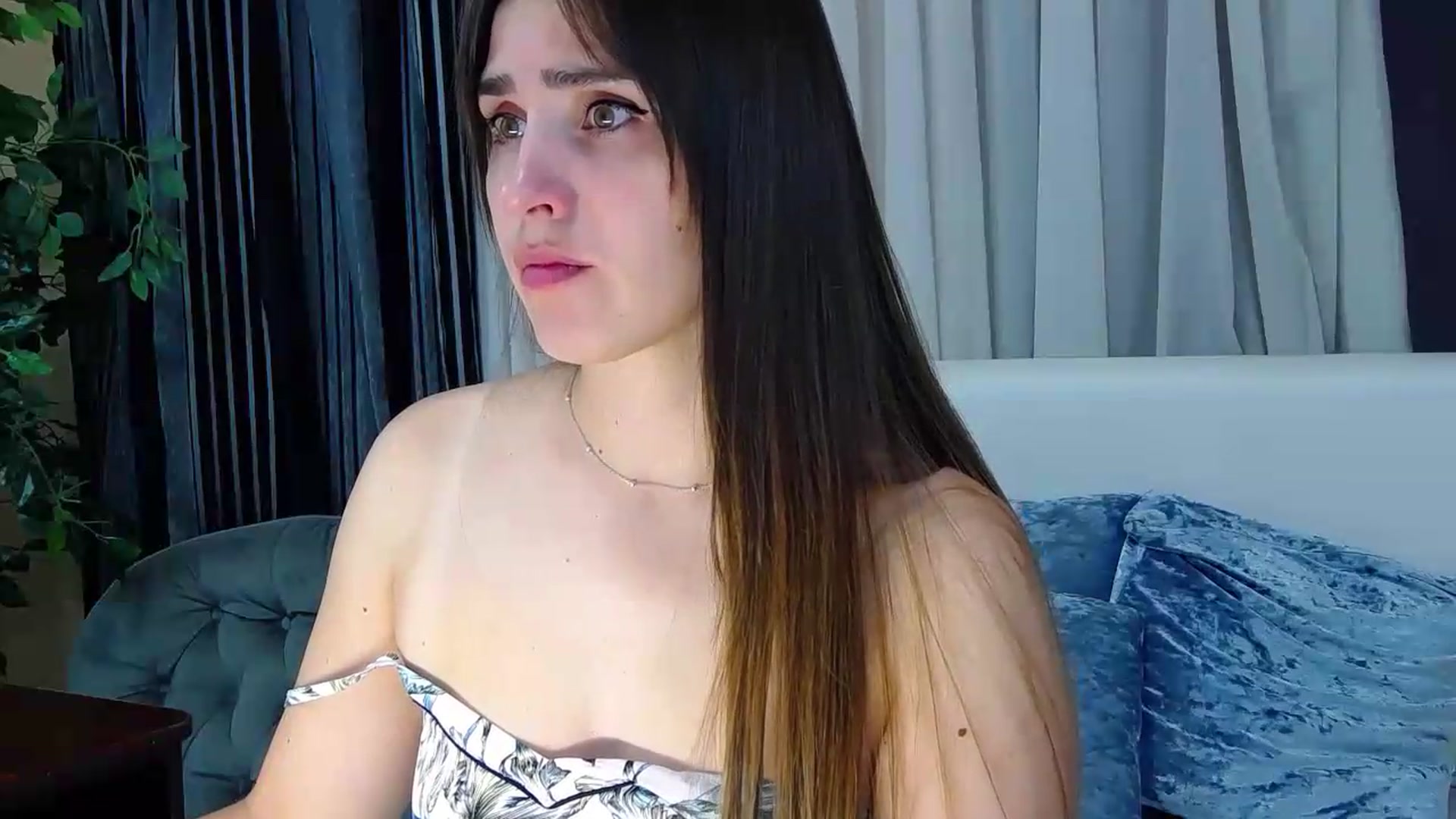 Gallery image thumbnail from Floured's myfreecams stream on, 08/20/2026, 07:09 image 14 of 20