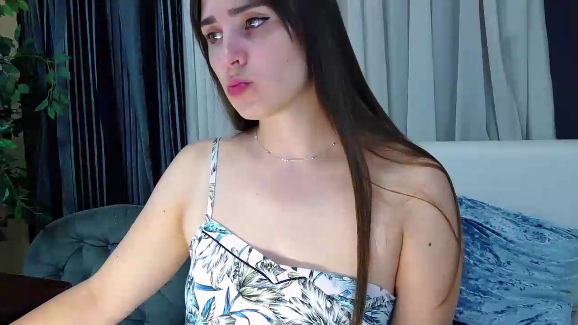 Gallery image thumbnail from Floured's myfreecams stream on, 08/20/2026, 07:09 image 18 of 20