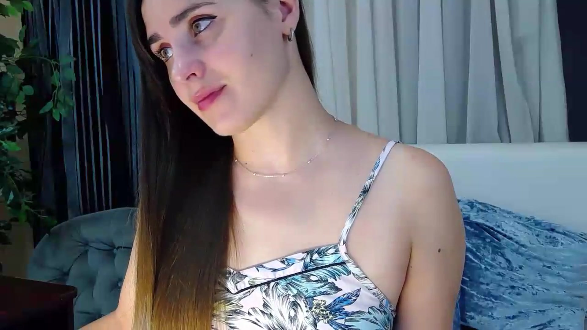 Gallery image thumbnail from Floured's myfreecams stream on, 08/20/2026, 07:09 image 3 of 20