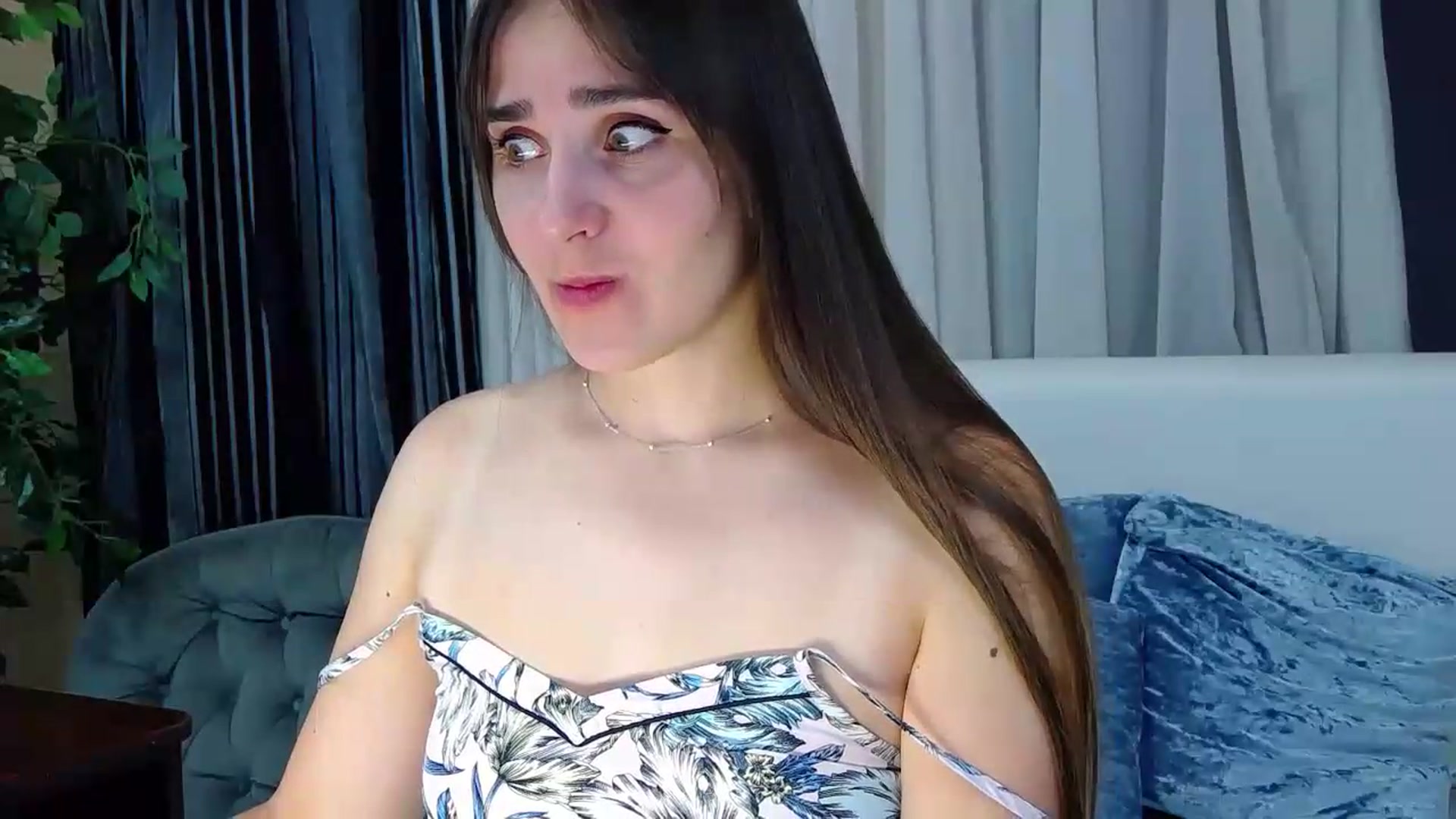 Gallery image thumbnail from Floured's myfreecams stream on, 08/20/2026, 07:09 image 12 of 20