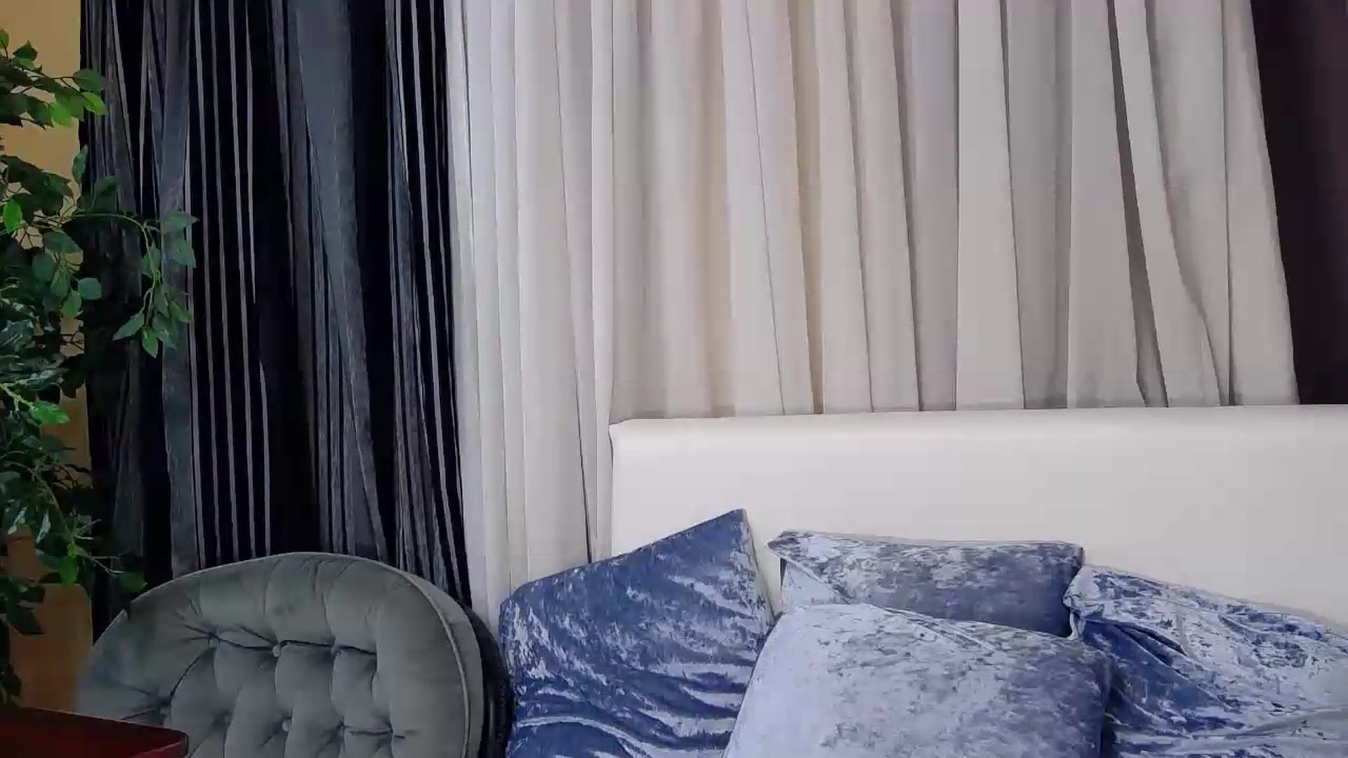 Gallery image thumbnail from Floured's myfreecams stream on, 08/20/2026, 11:37 image 14 of 20