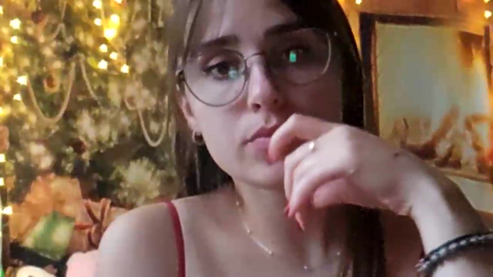 Gallery image thumbnail from Floured's myfreecams stream on, 08/20/2026, 16:38 image 18 of 20
