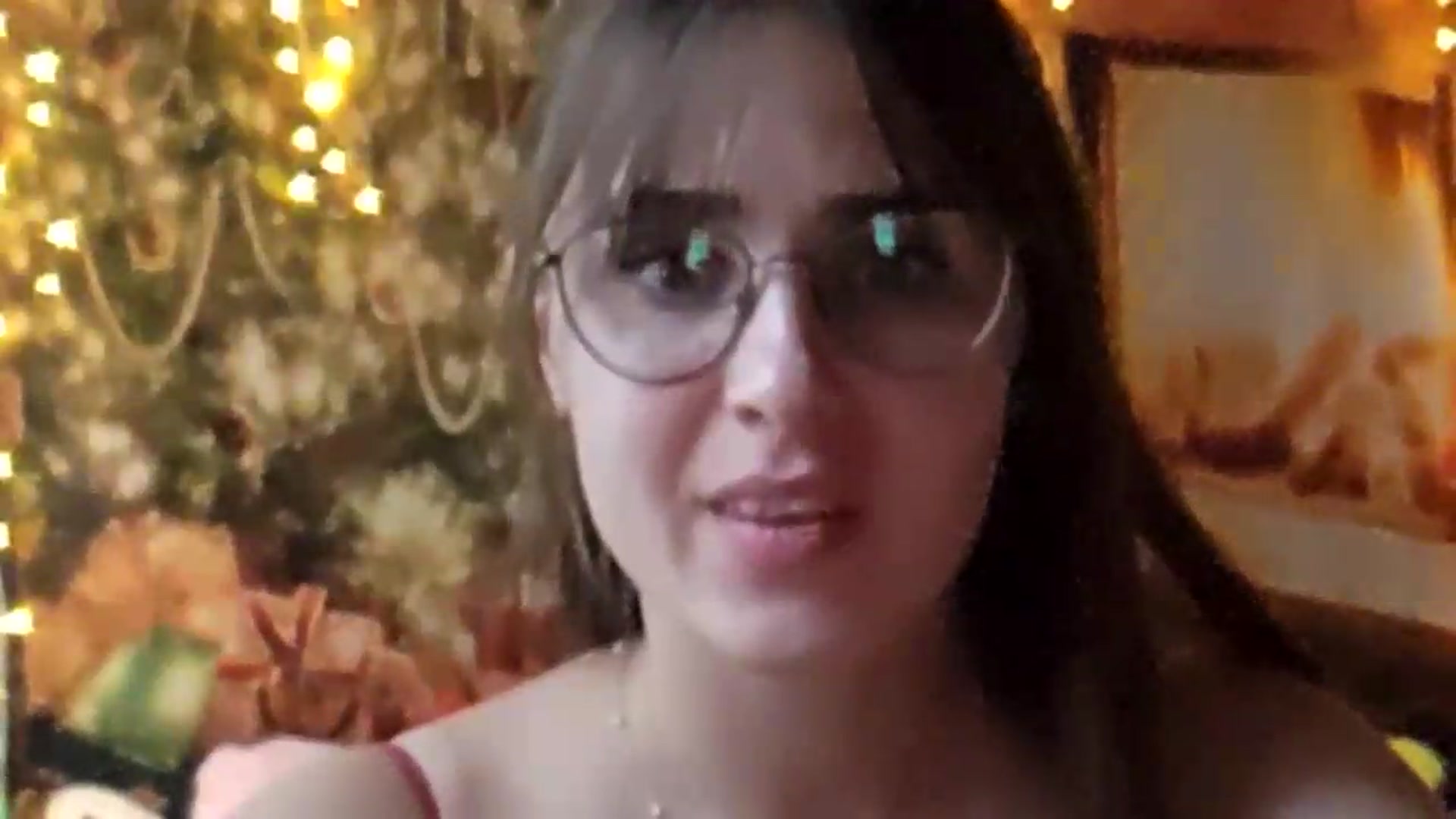 Gallery image thumbnail from Floured's myfreecams stream on, 08/20/2026, 16:38 image 14 of 20