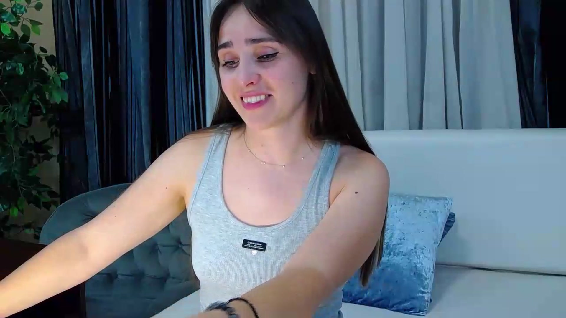 Gallery image thumbnail from Floured's myfreecams stream on, 08/31/2026, 10:51 image 12 of 20