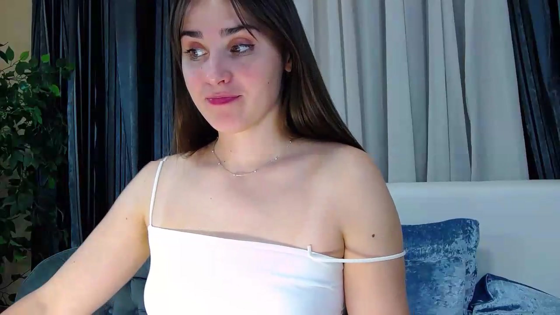 Gallery image thumbnail from Floured's myfreecams stream on, 09/04/2026, 11:52 image 2 of 20