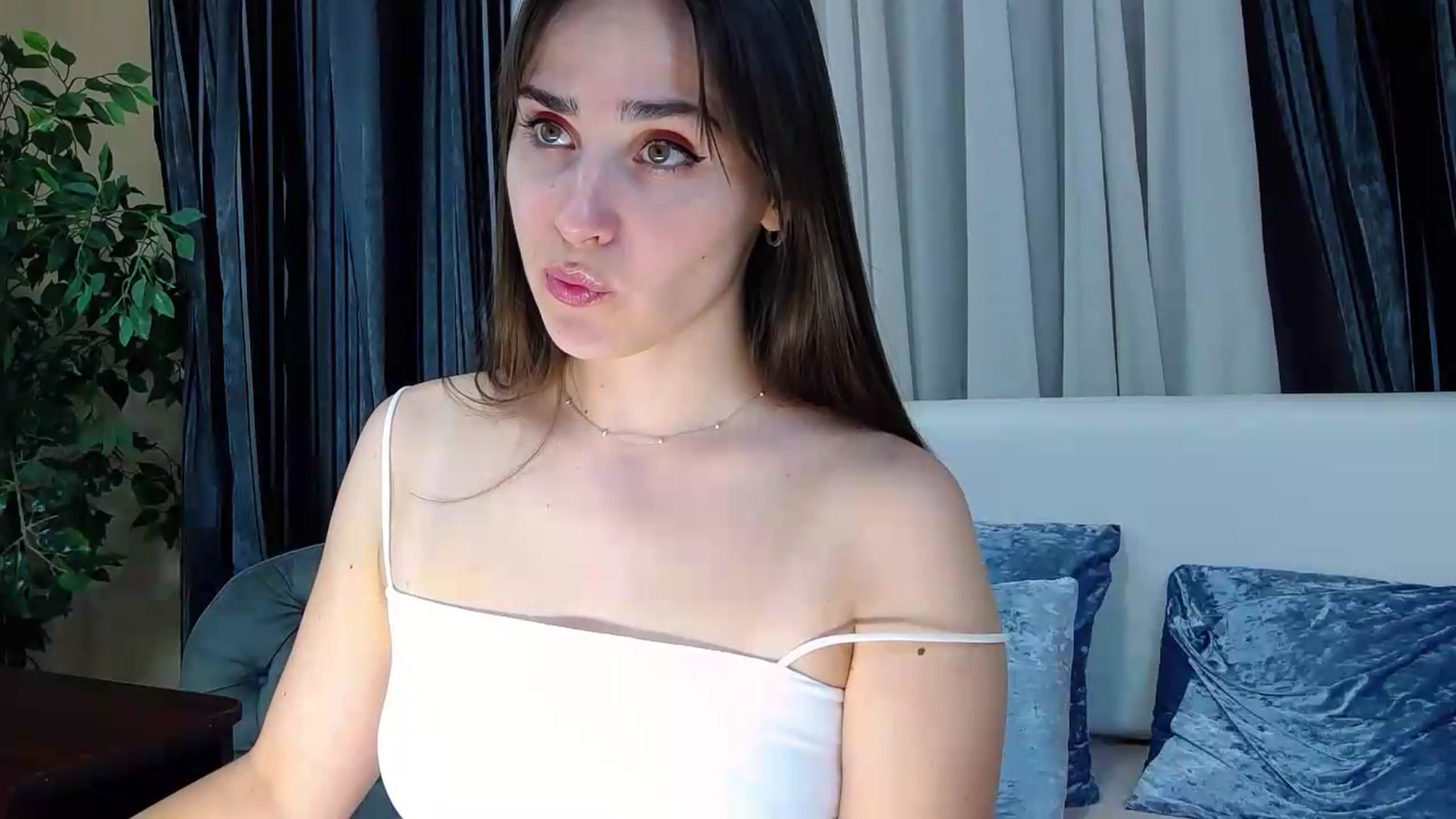 Gallery image thumbnail from Floured's myfreecams stream on, 09/06/2026, 10:53 image 7 of 20