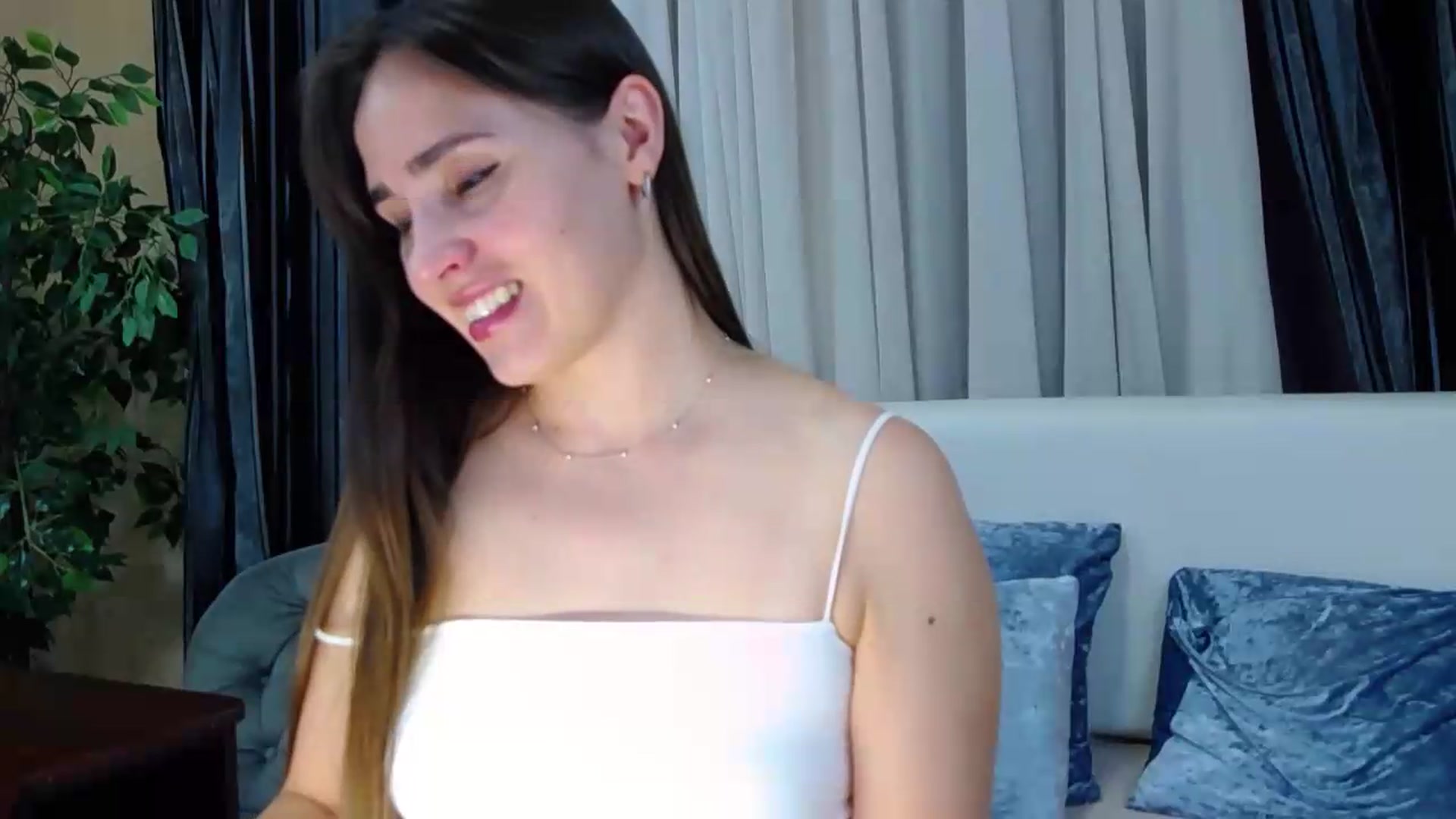 Gallery image thumbnail from Floured's myfreecams stream on, 09/06/2026, 10:53 image 17 of 20