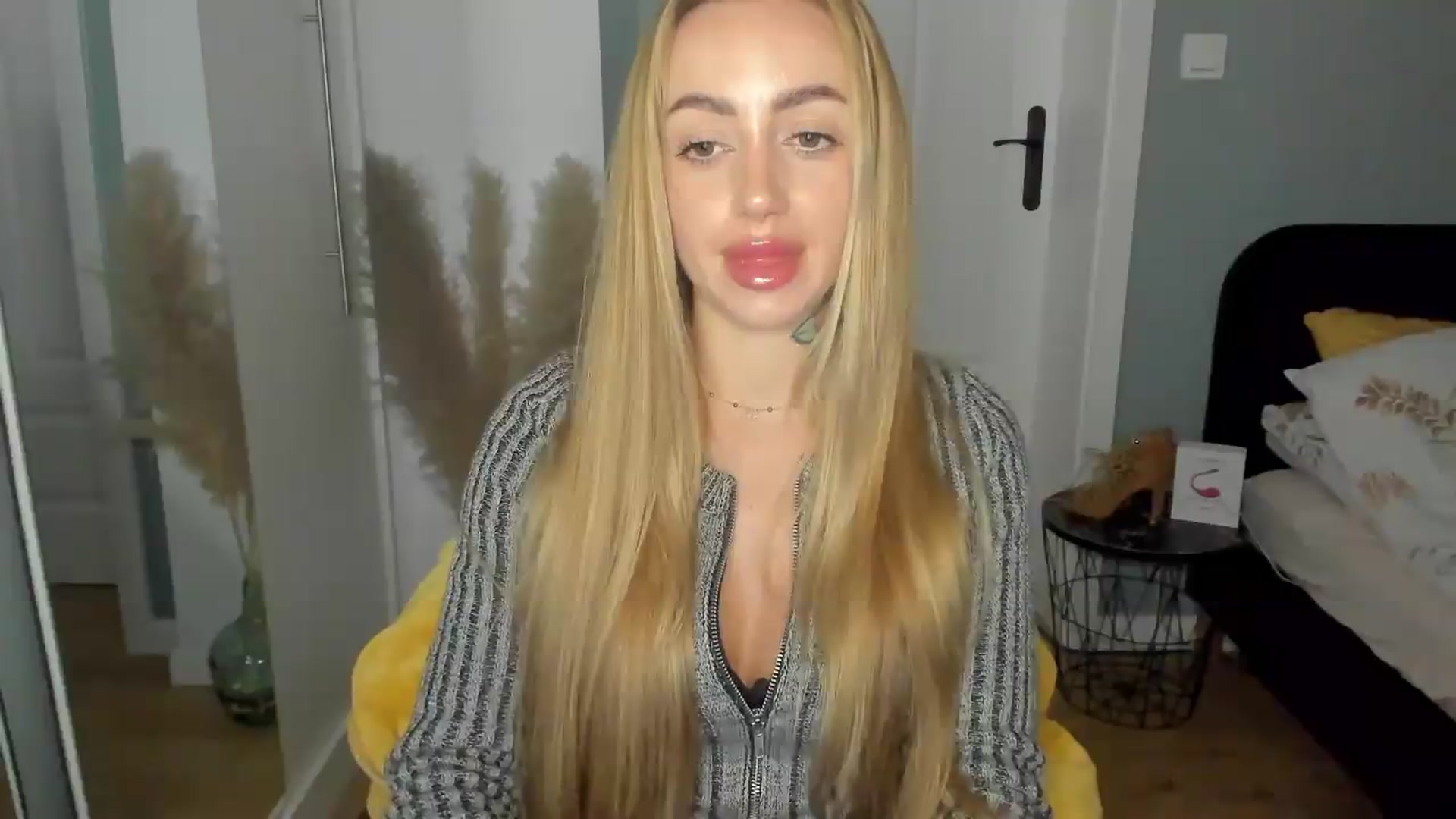 Gallery image thumbnail from FlowerCoralie's myfreecams stream on, 06/10/2026, 19:22 image 8 of 20