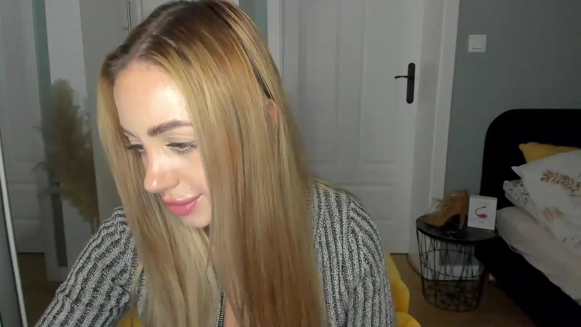 Gallery image thumbnail from FlowerCoralie's myfreecams stream on, 06/10/2026, 19:22 image 17 of 20
