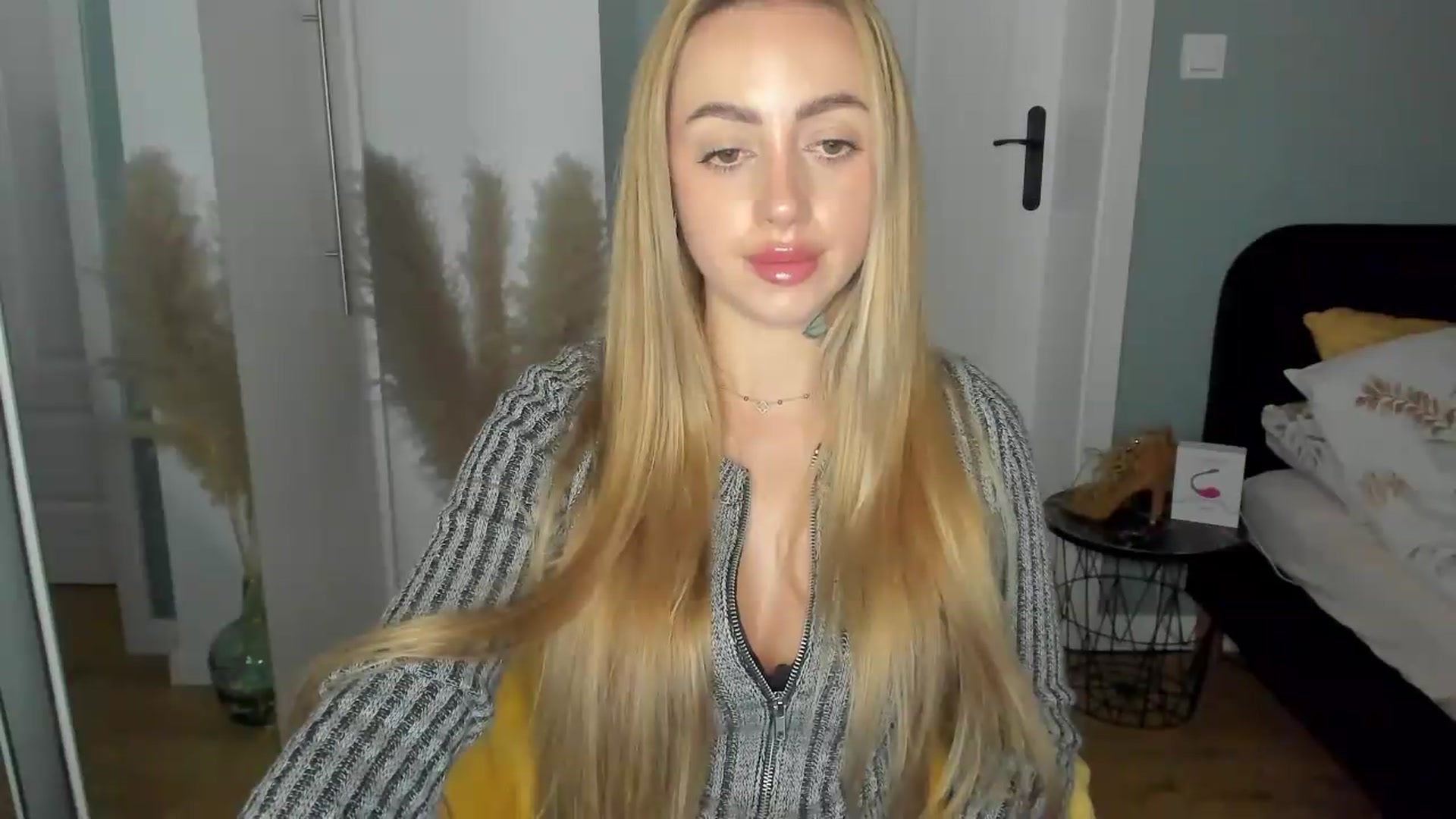 Gallery image thumbnail from FlowerCoralie's myfreecams stream on, 06/10/2026, 19:22 image 7 of 20
