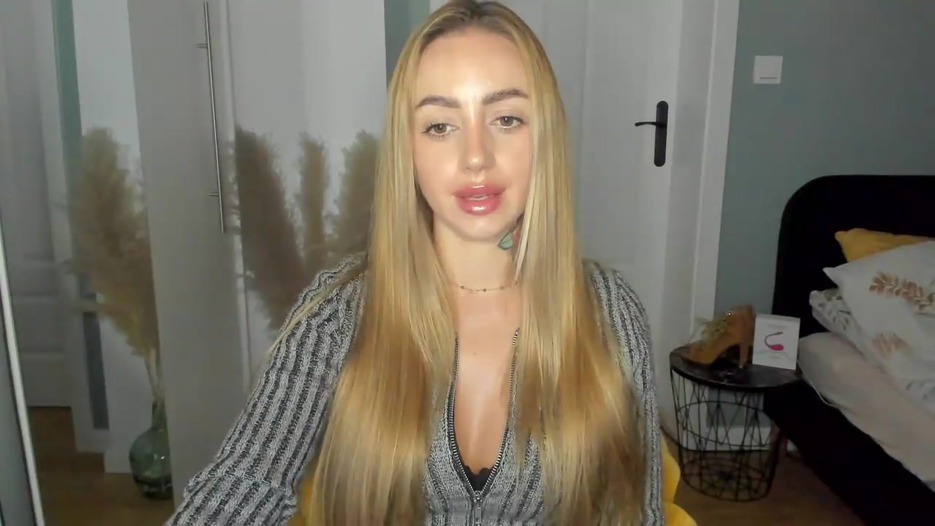 Gallery image thumbnail from FlowerCoralie's myfreecams stream on, 06/10/2026, 19:22 image 10 of 20