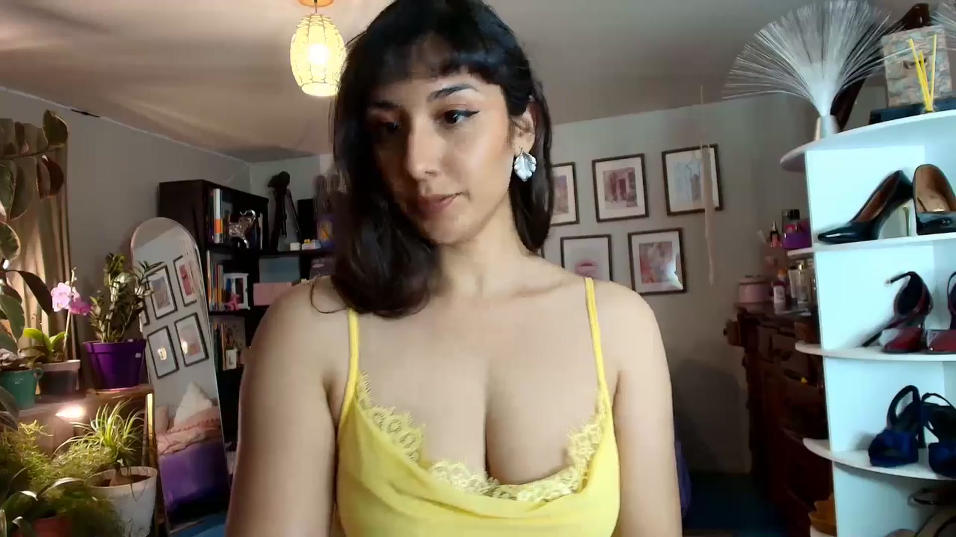 Gallery image thumbnail from FlowerNight's myfreecams stream on, 03/27/2026, 02:09 image 2 of 20