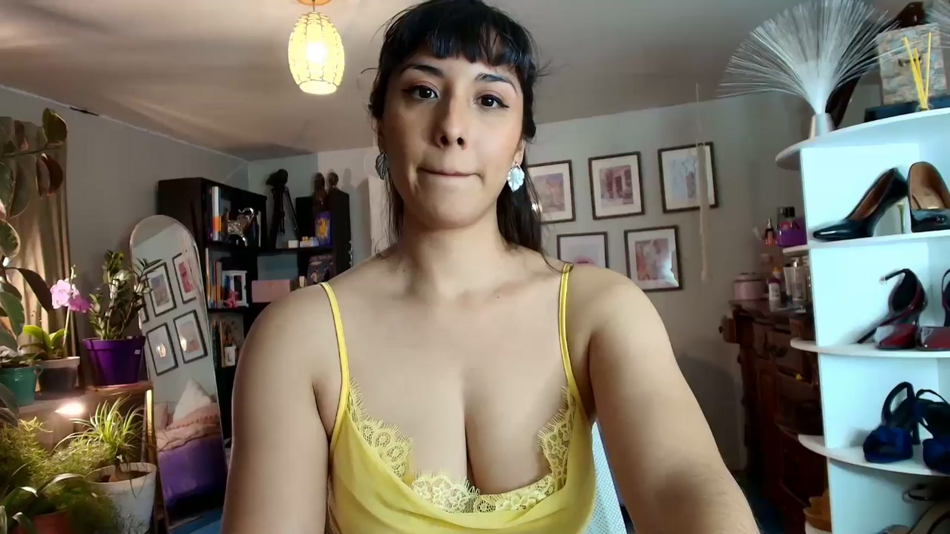 Gallery image thumbnail from FlowerNight's myfreecams stream on, 03/27/2026, 02:09 image 1 of 20