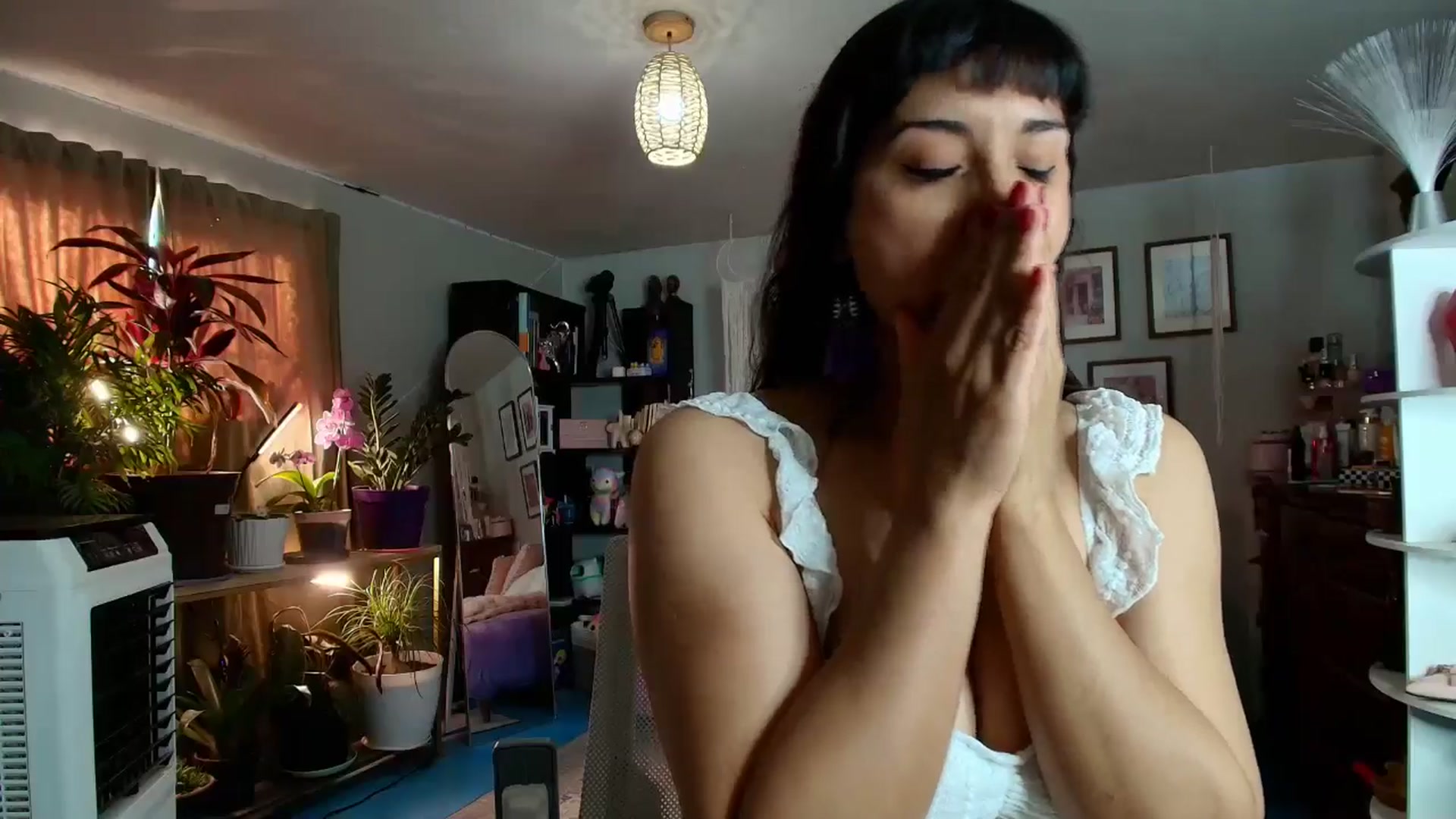 Gallery image thumbnail from FlowerNight's myfreecams stream on, 04/14/2026, 23:41 image 17 of 20