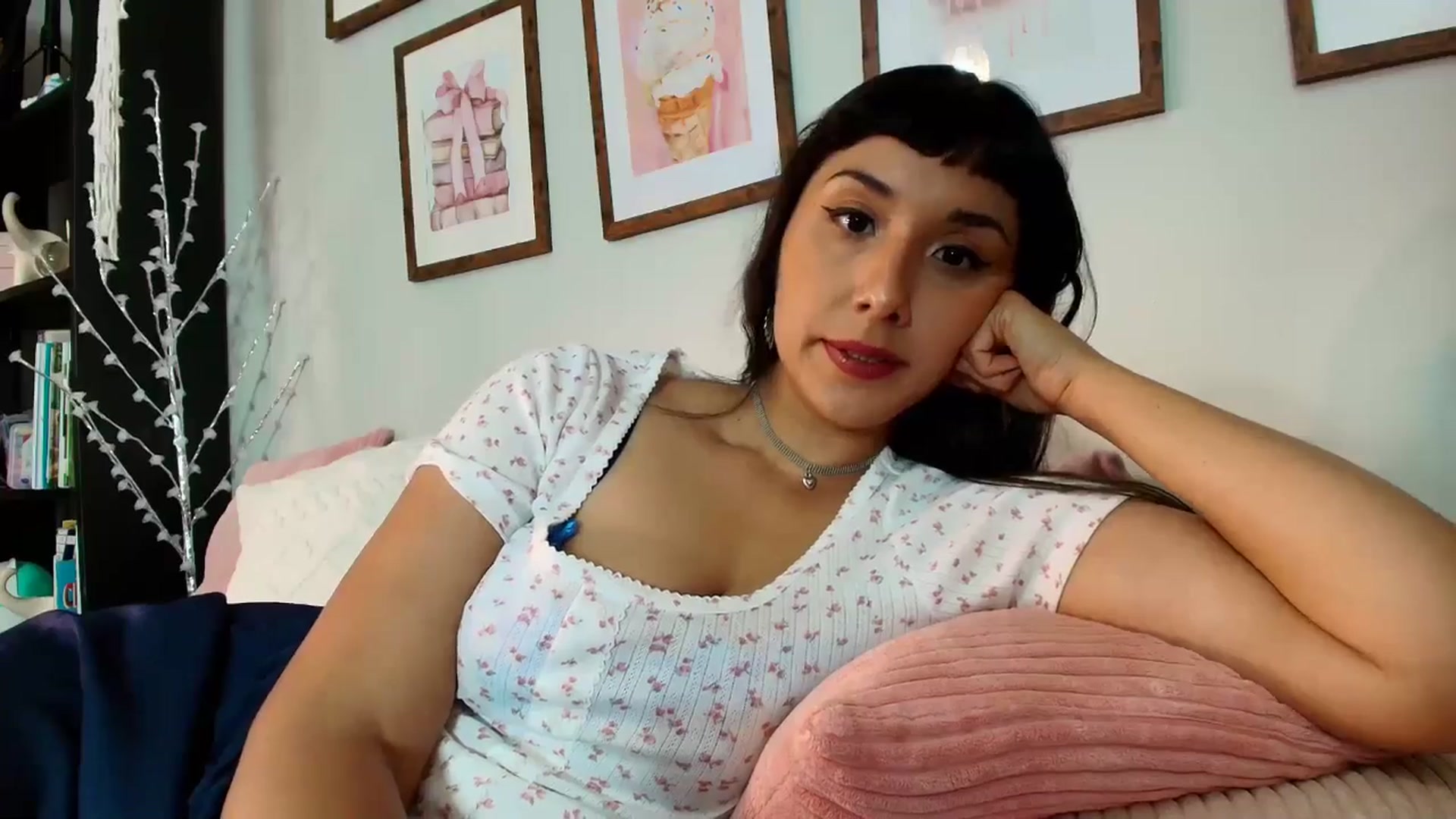 Gallery image thumbnail from FlowerNight's myfreecams stream on, 04/23/2026, 24:56 image 18 of 20