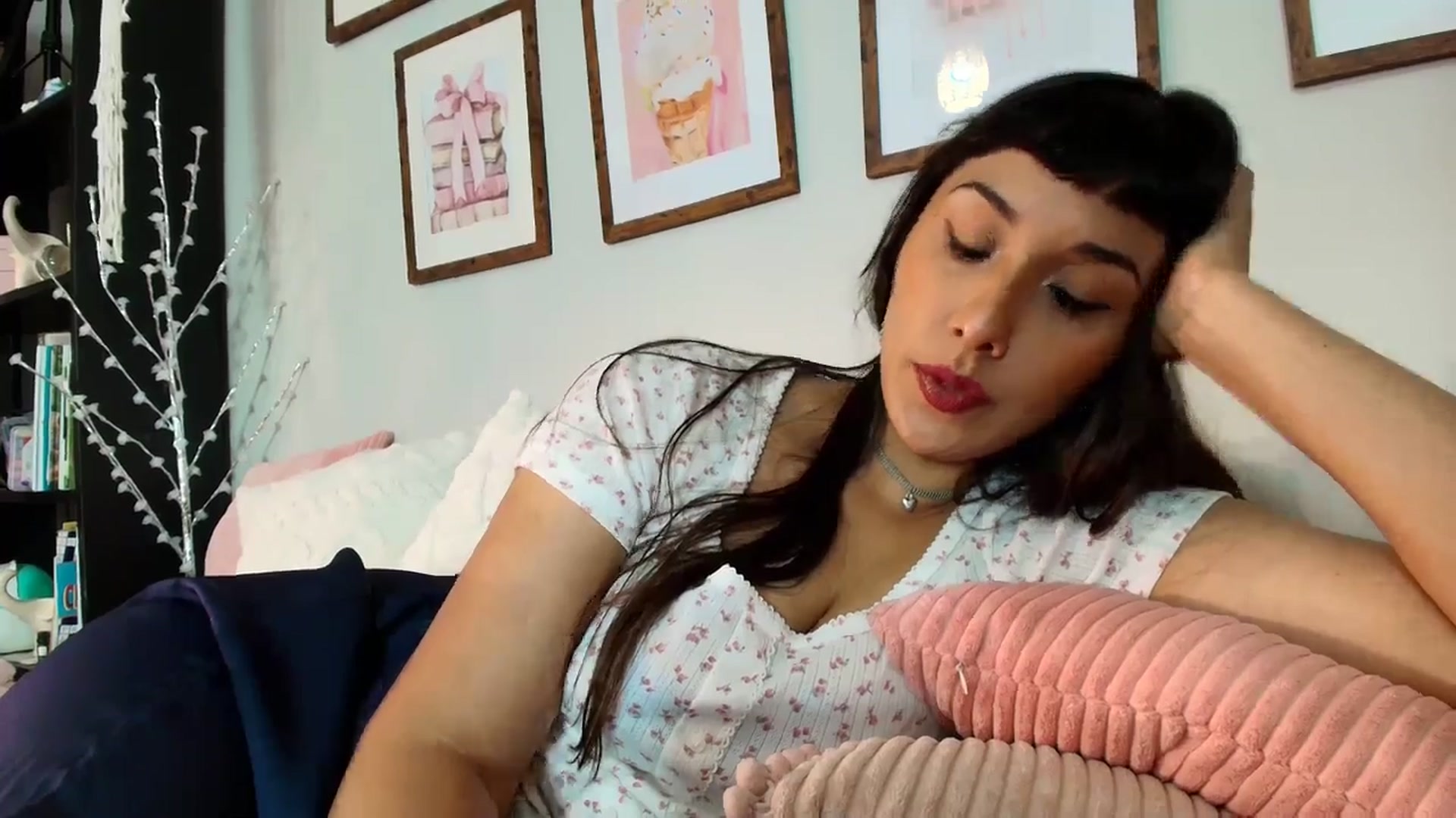 Gallery image thumbnail from FlowerNight's myfreecams stream on, 04/23/2026, 24:56 image 16 of 20
