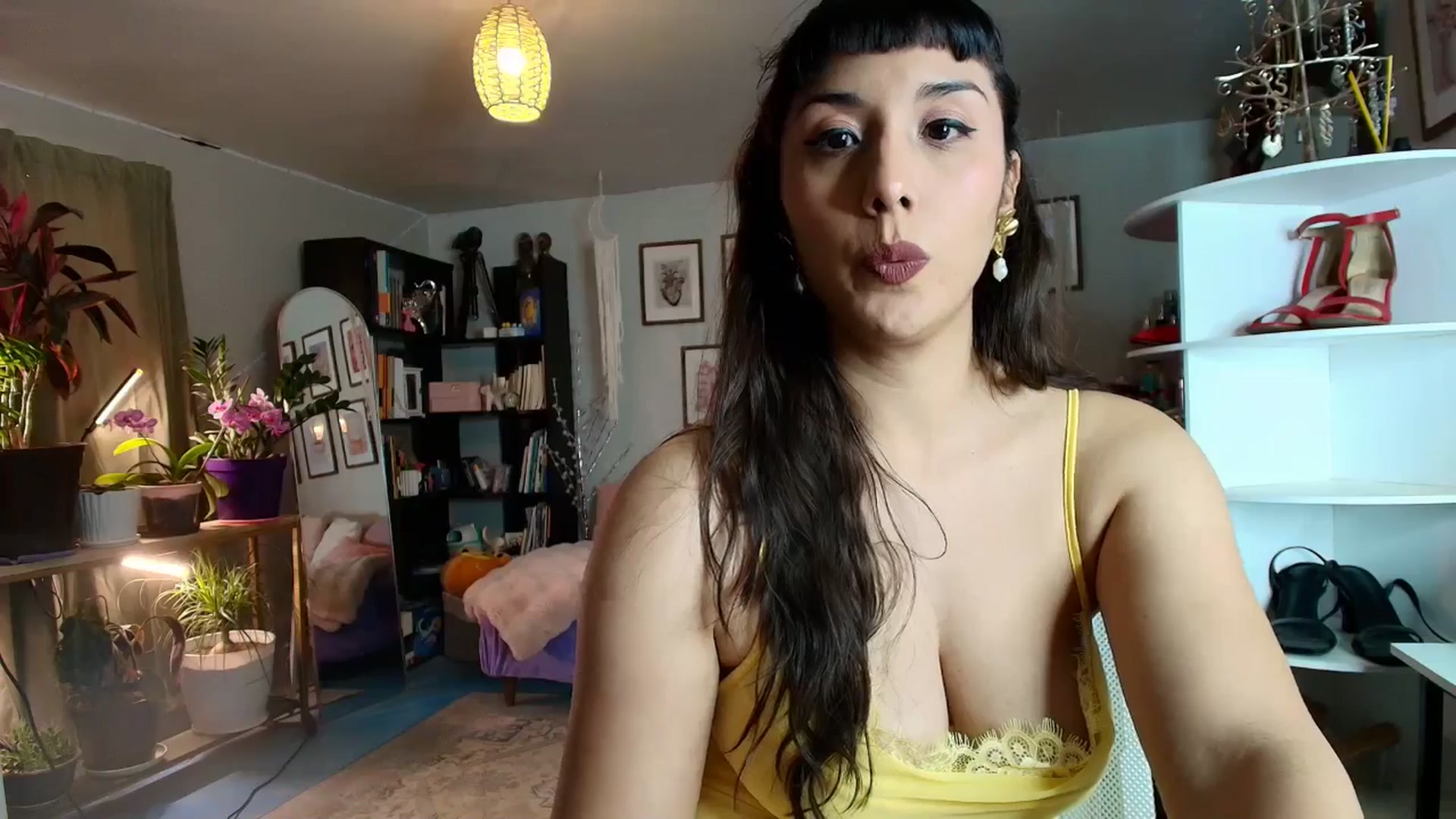 Gallery image thumbnail from FlowerNight's myfreecams stream on, 05/04/2026, 23:36 image 14 of 20