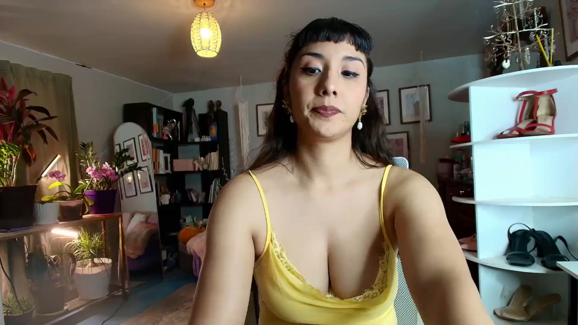 Gallery image thumbnail from FlowerNight's myfreecams stream on, 05/05/2026, 24:16 image 6 of 20