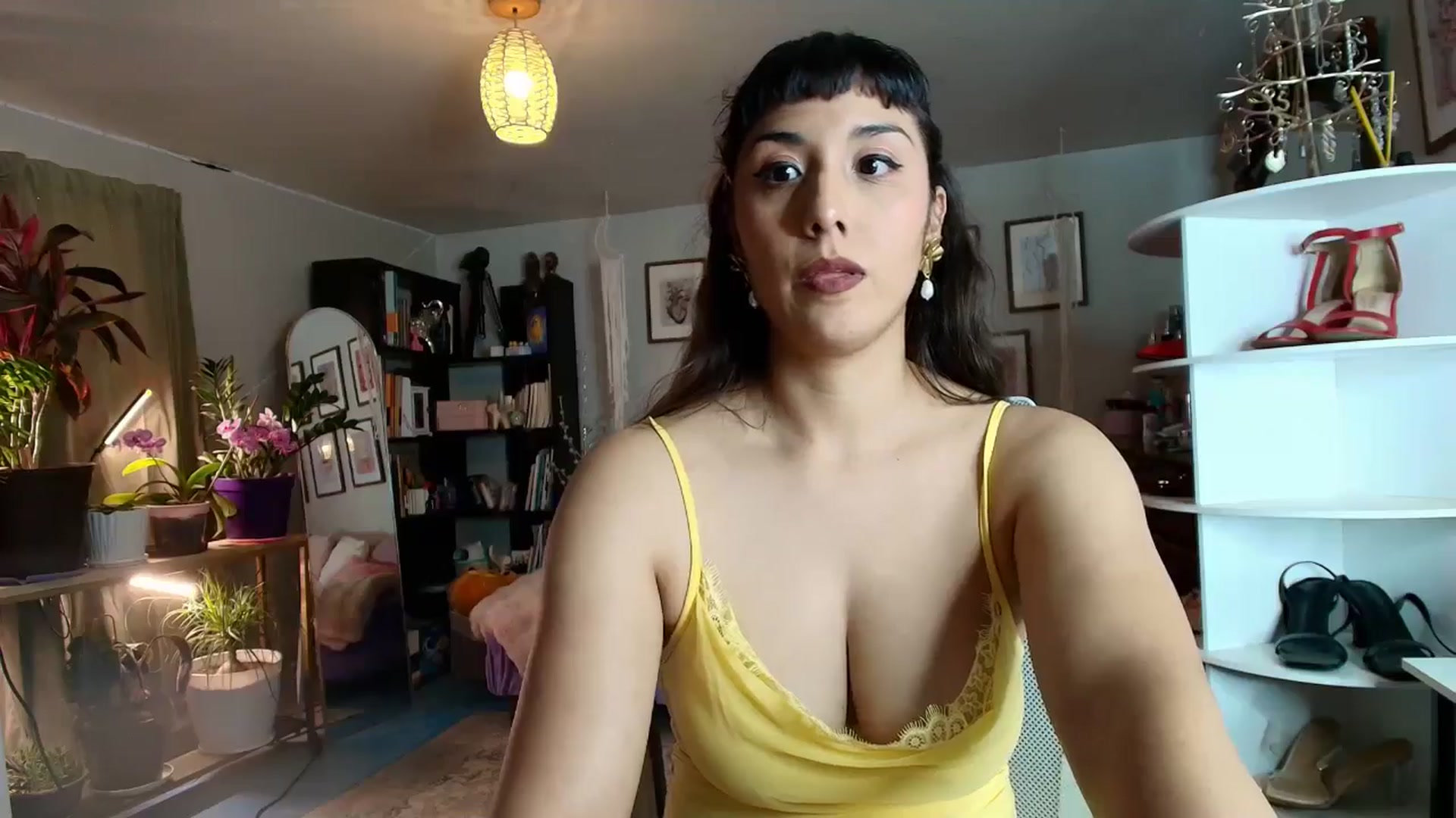 Gallery image thumbnail from FlowerNight's myfreecams stream on, 05/05/2026, 24:16 image 3 of 20