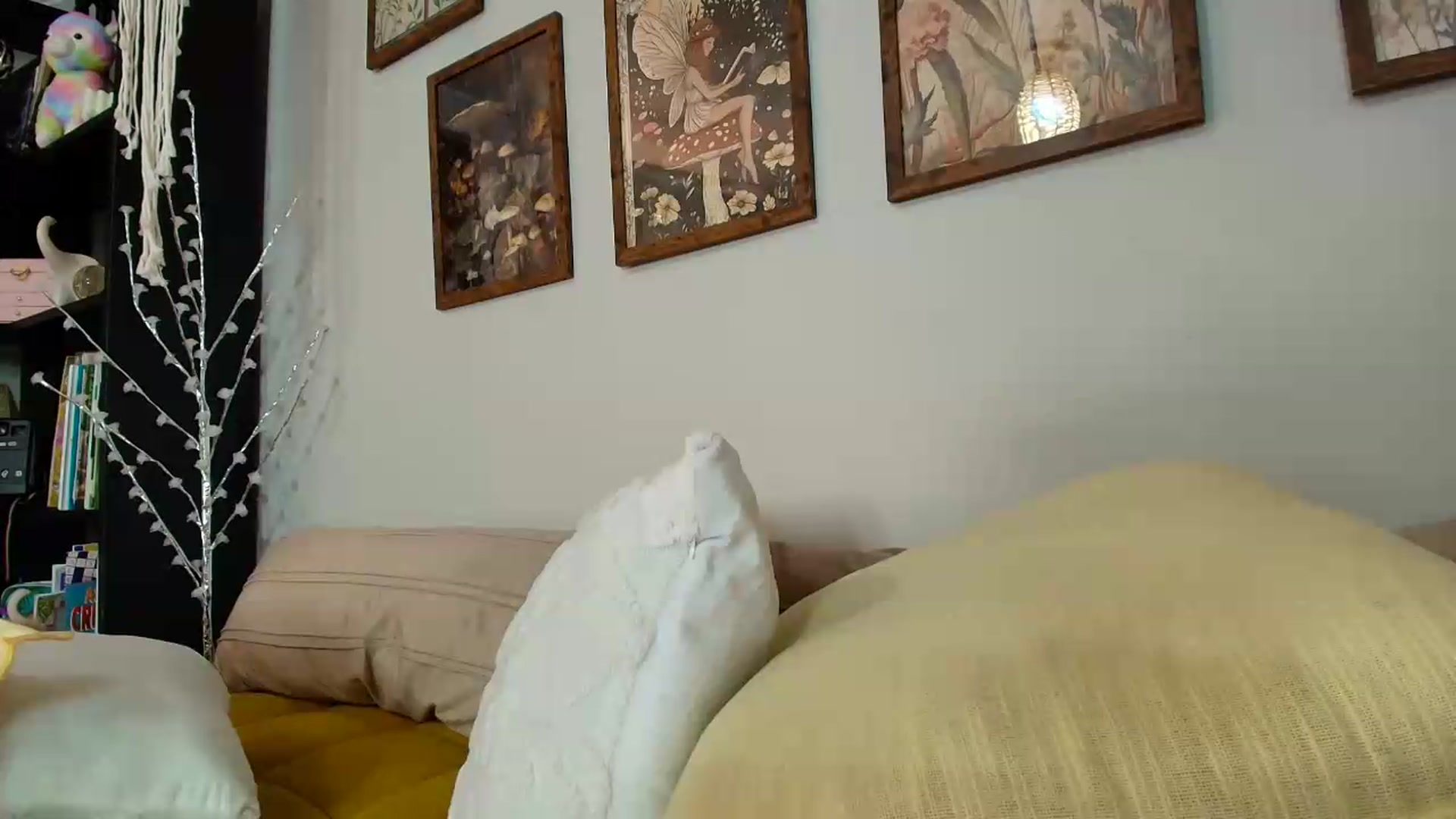 Gallery image thumbnail from FlowerNight's myfreecams stream on, 05/28/2026, 01:33 image 11 of 20