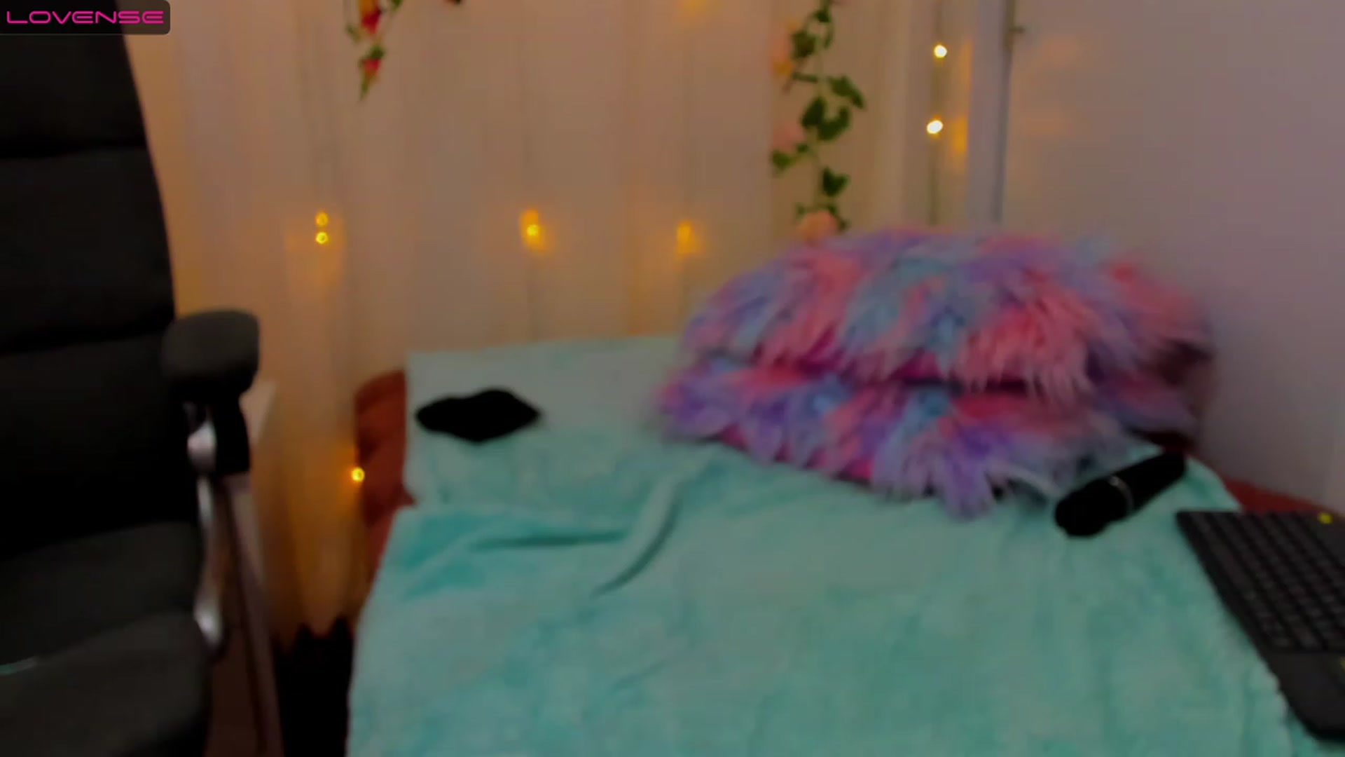 Gallery image thumbnail from Floweroflion's myfreecams stream on, 11/15/2022, 07:39 image 19 of 20