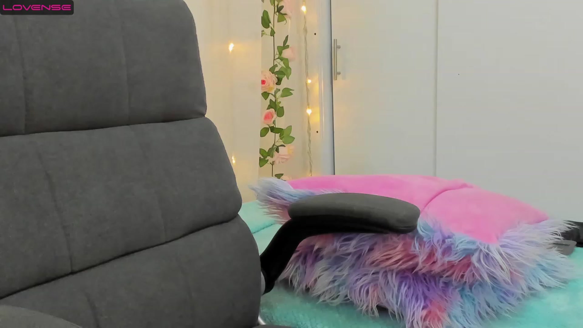 Gallery image thumbnail from Floweroflion's myfreecams stream on, 11/22/2022, 05:57 image 2 of 20