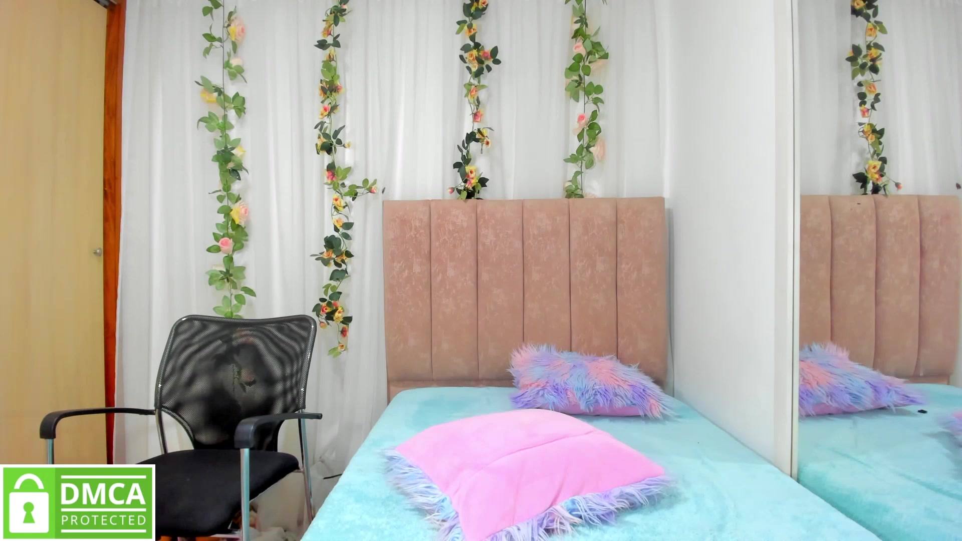 Gallery image thumbnail from Floweroflion's myfreecams stream on, 08/25/2025, 24:57 image 12 of 20