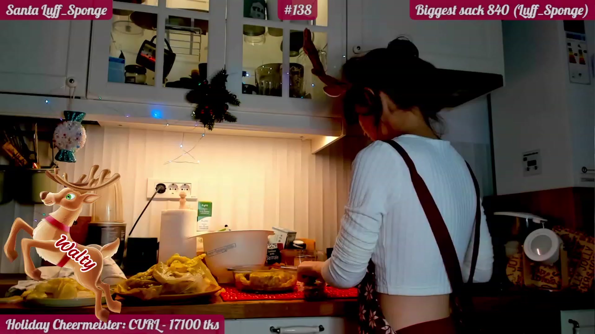 Gallery image thumbnail from FluffinRayRay's myfreecams stream on, 12/25/2022, 04:09 image 12 of 20