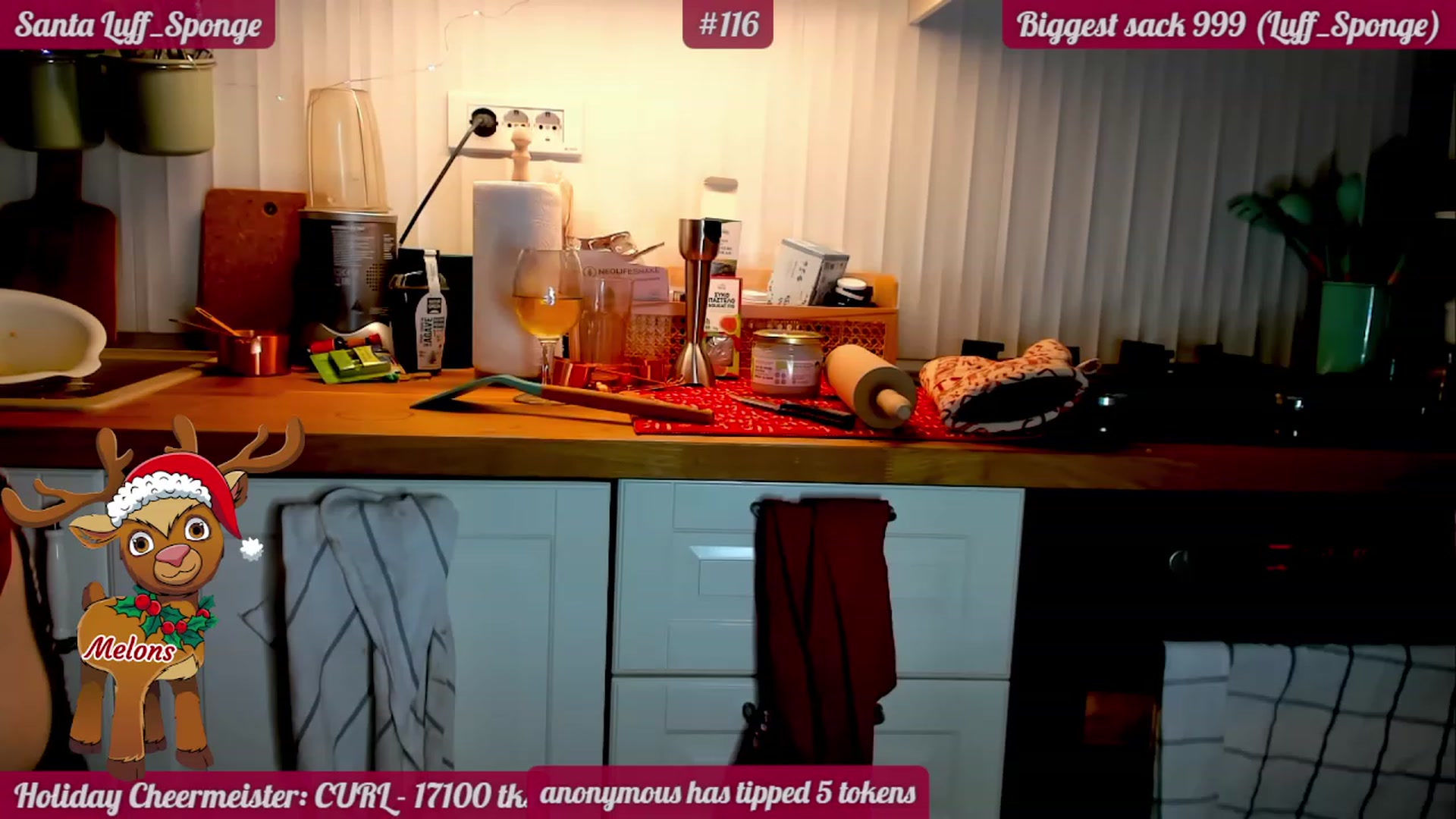 Gallery image thumbnail from FluffinRayRay's myfreecams stream on, 12/27/2022, 03:56 image 8 of 20