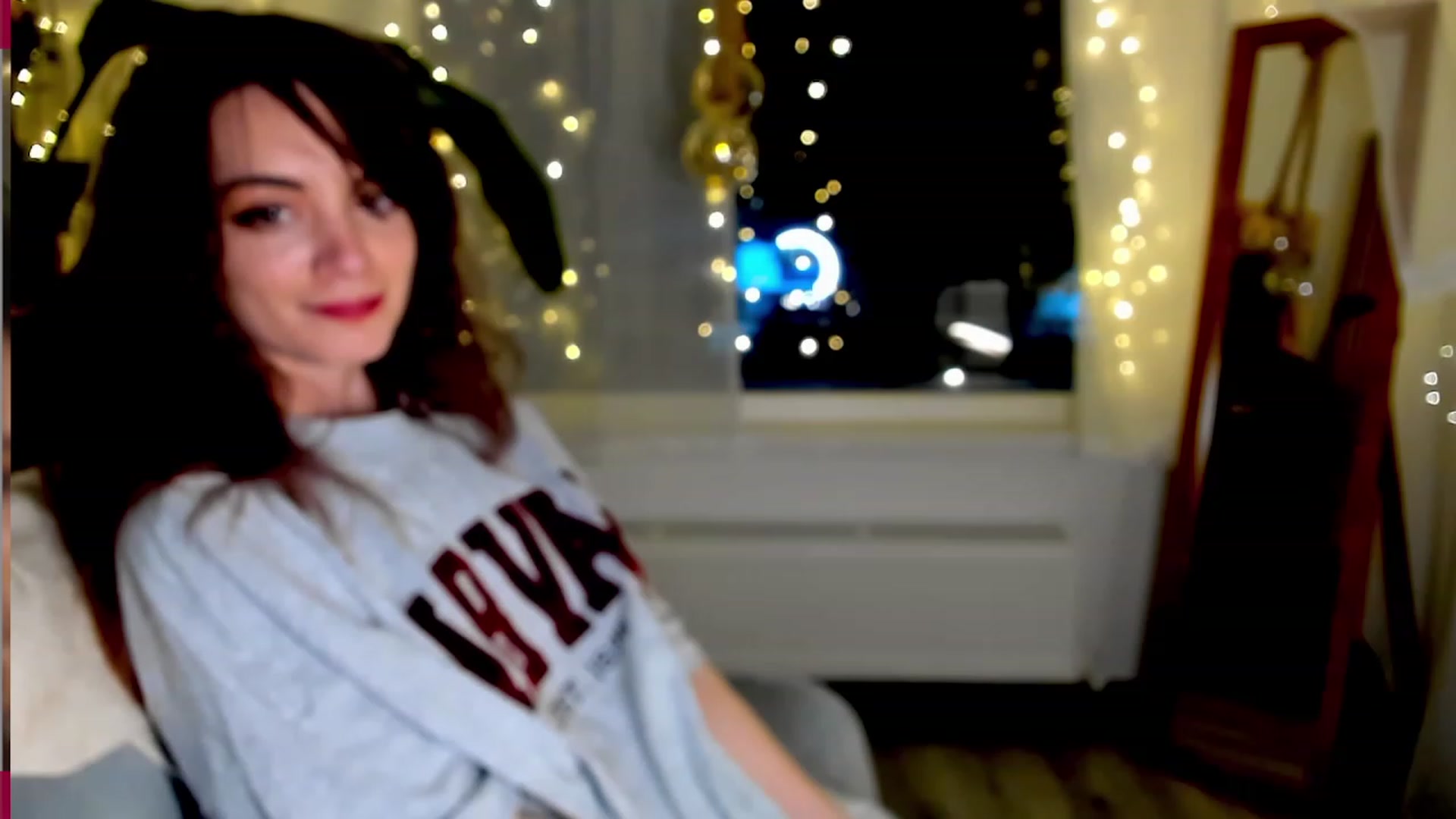 Gallery image thumbnail from FluffinRayRay's myfreecams stream on, 12/31/2022, 23:42 image 3 of 20