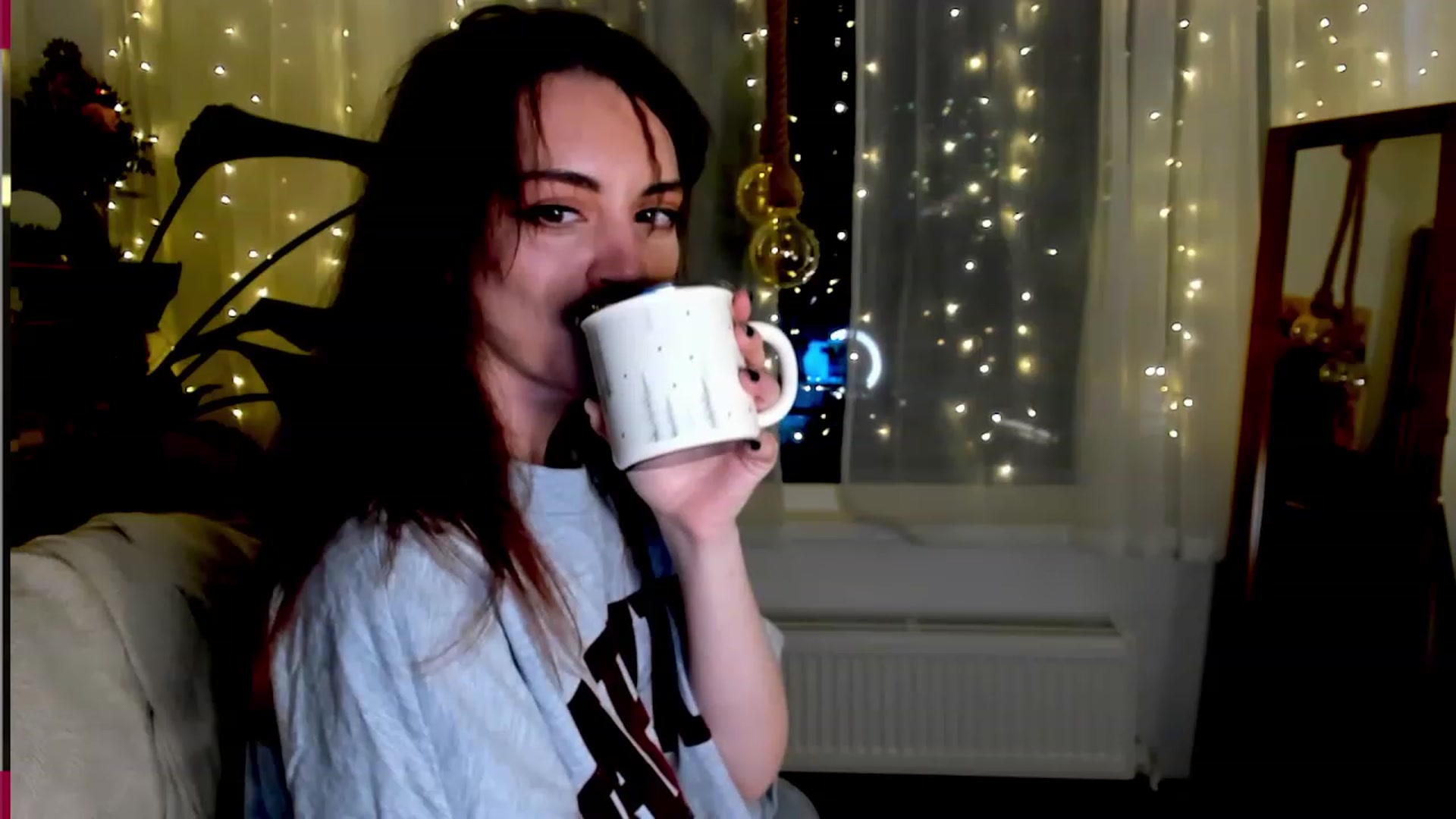 Gallery image thumbnail from FluffinRayRay's myfreecams stream on, 12/31/2022, 23:42 image 2 of 20