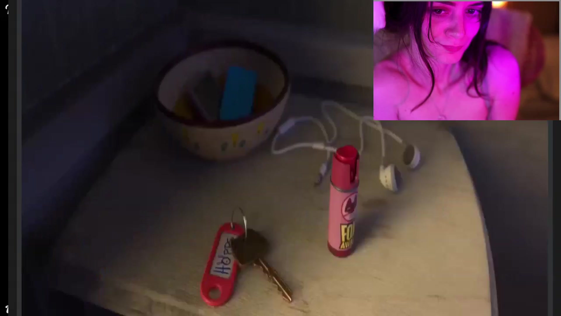 Gallery image thumbnail from FluffinRayRay's myfreecams stream on, 04/17/2023, 24:19 image 16 of 20