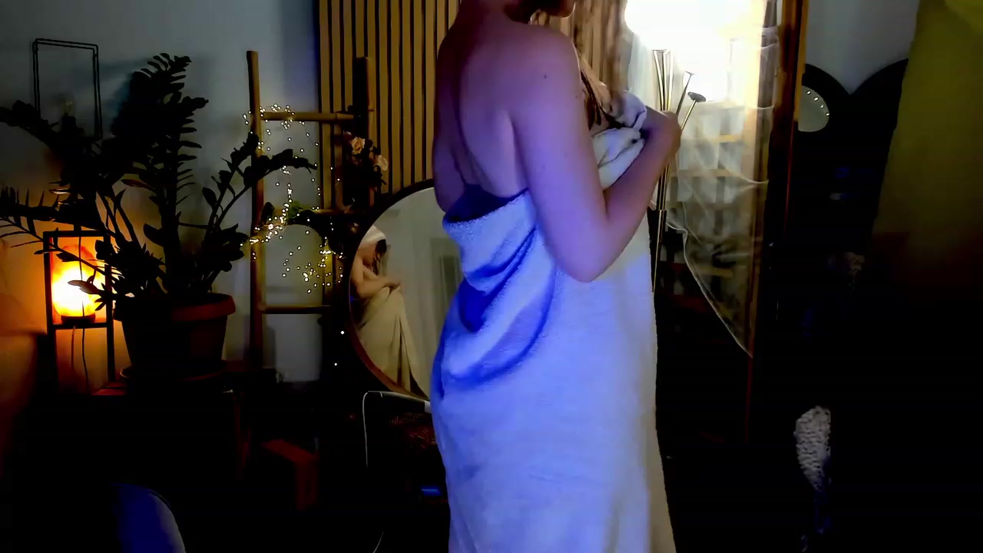 Gallery image thumbnail from FluffinRayRay's myfreecams stream on, 06/26/2023, 24:50 image 13 of 20