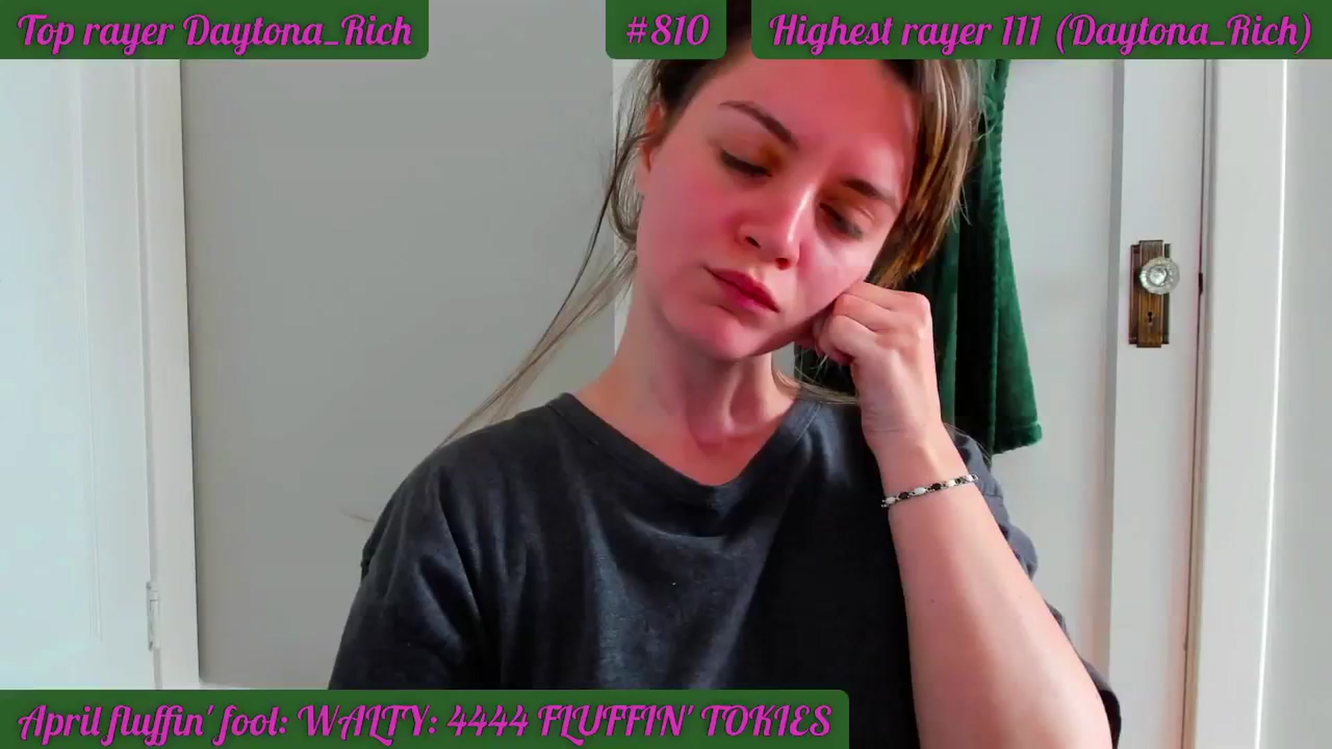Gallery image thumbnail from FluffinRayRay's myfreecams stream on, 04/23/2024, 15:45 image 16 of 20