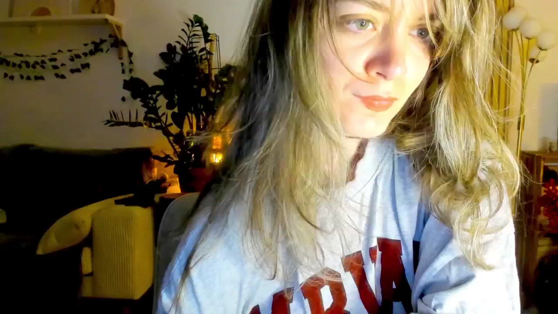 Gallery image thumbnail from FluffinRayRay's myfreecams stream on, 06/27/2024, 24:00 image 1 of 20