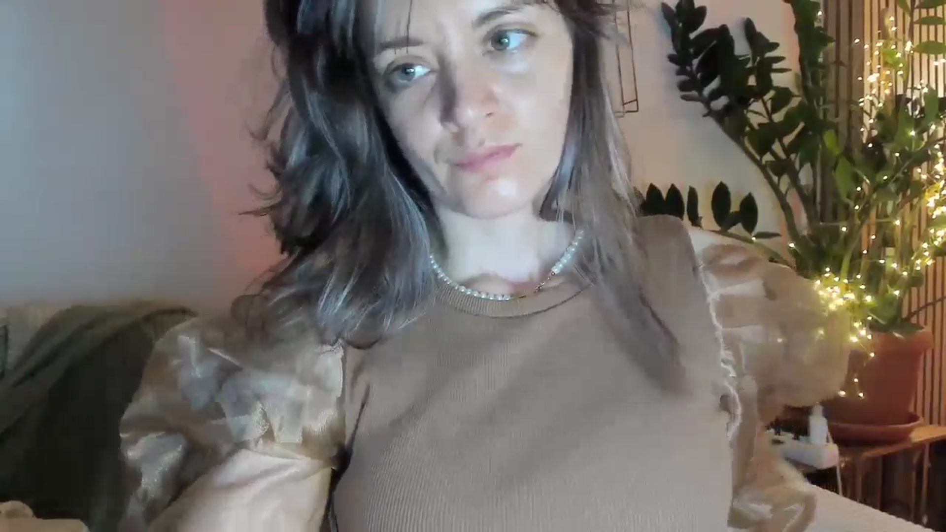 Gallery image thumbnail from FluffinRayRay's myfreecams stream on, 08/09/2024, 24:31 image 11 of 20
