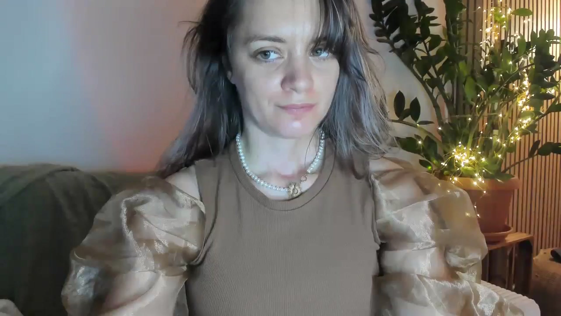 Gallery image thumbnail from FluffinRayRay's myfreecams stream on, 08/09/2024, 24:31 image 18 of 20