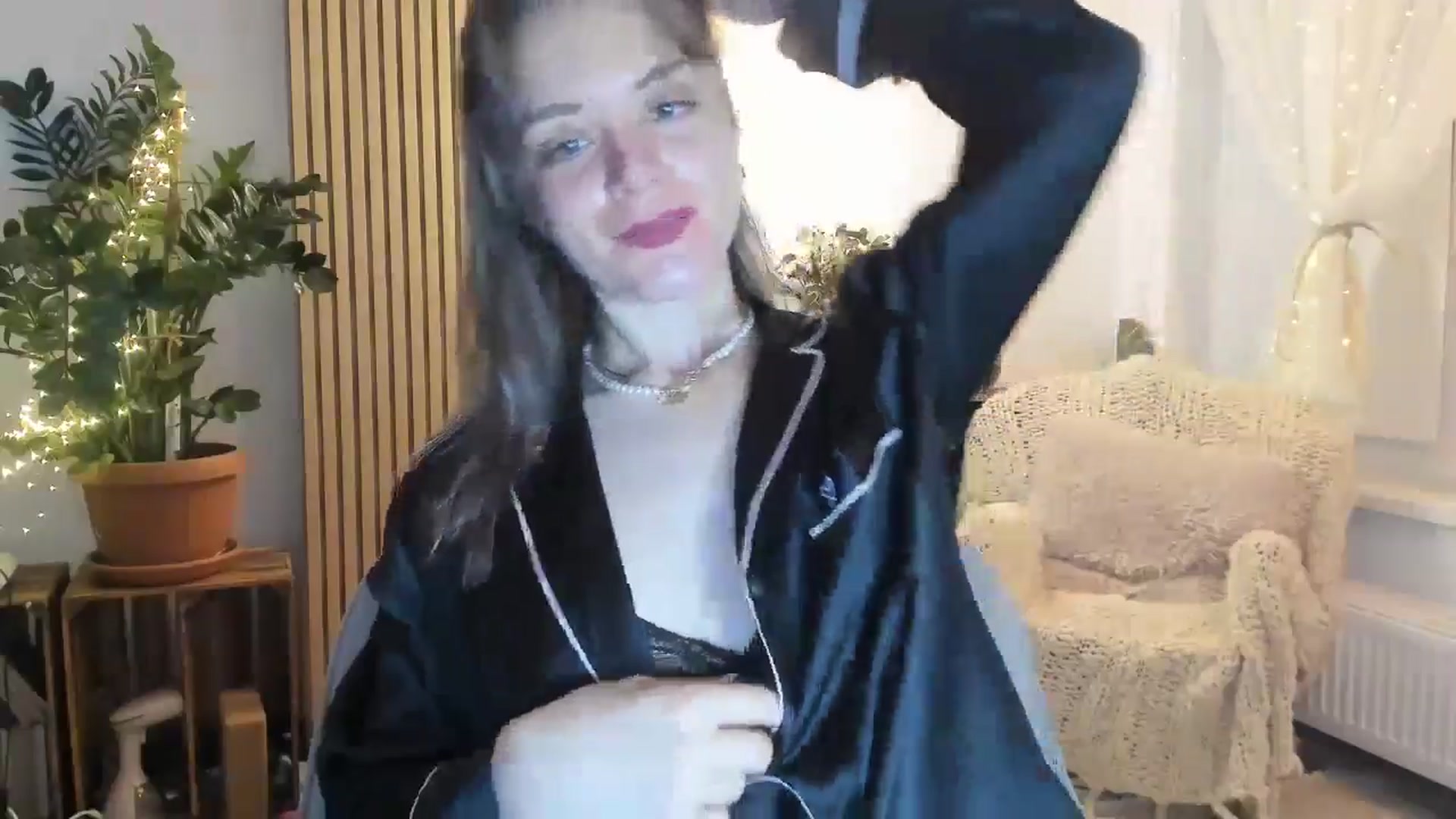 Gallery image thumbnail from FluffinRayRay's myfreecams stream on, 08/12/2024, 24:45 image 2 of 20