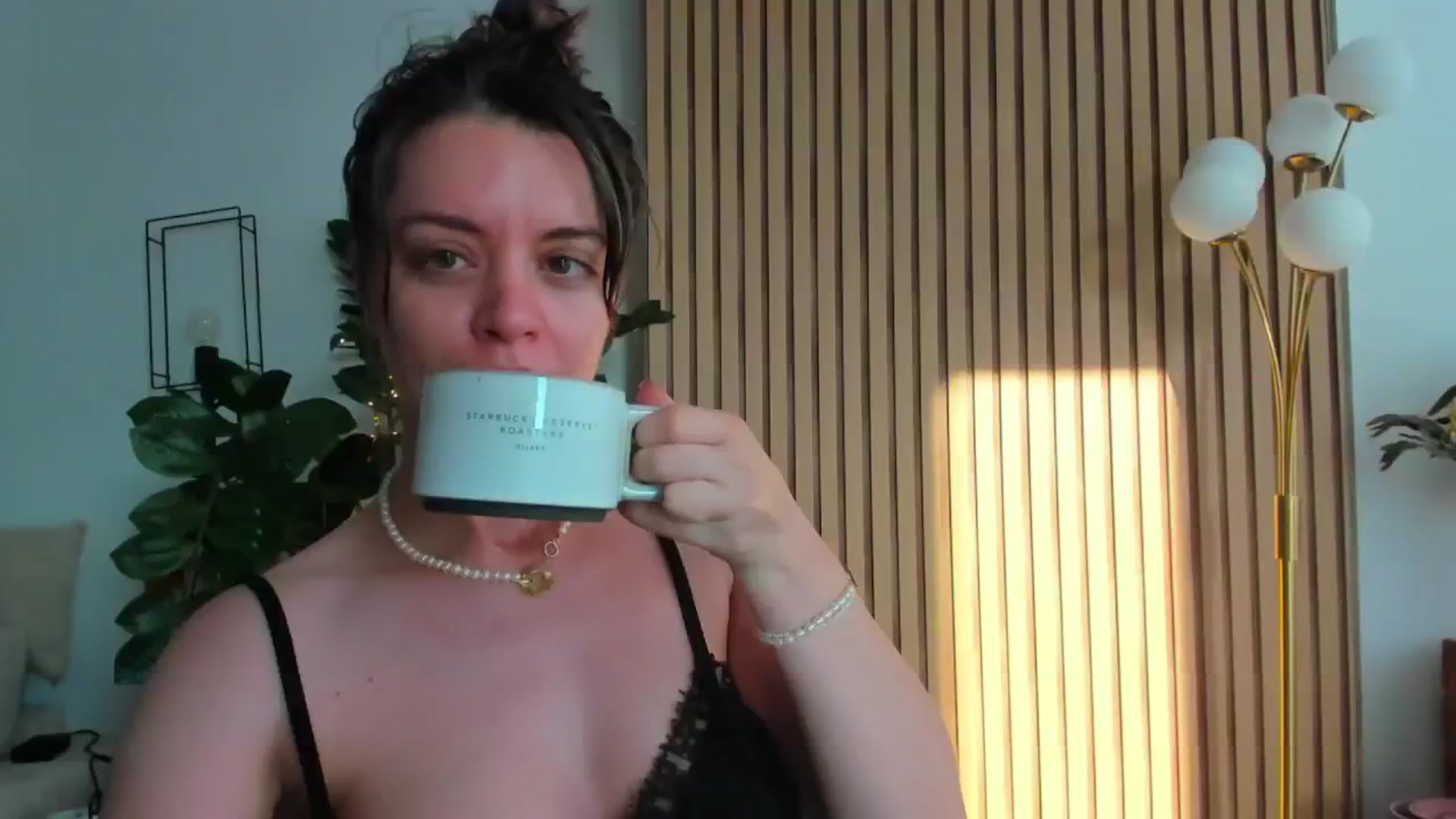 Gallery image thumbnail from FluffinRayRay's myfreecams stream on, 08/16/2024, 05:54 image 1 of 20