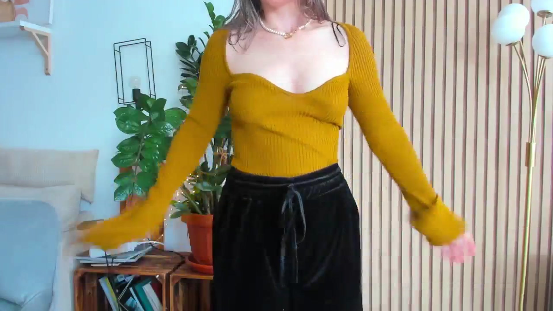 Gallery image thumbnail from FluffinRayRay's myfreecams stream on, 08/16/2024, 05:54 image 16 of 20