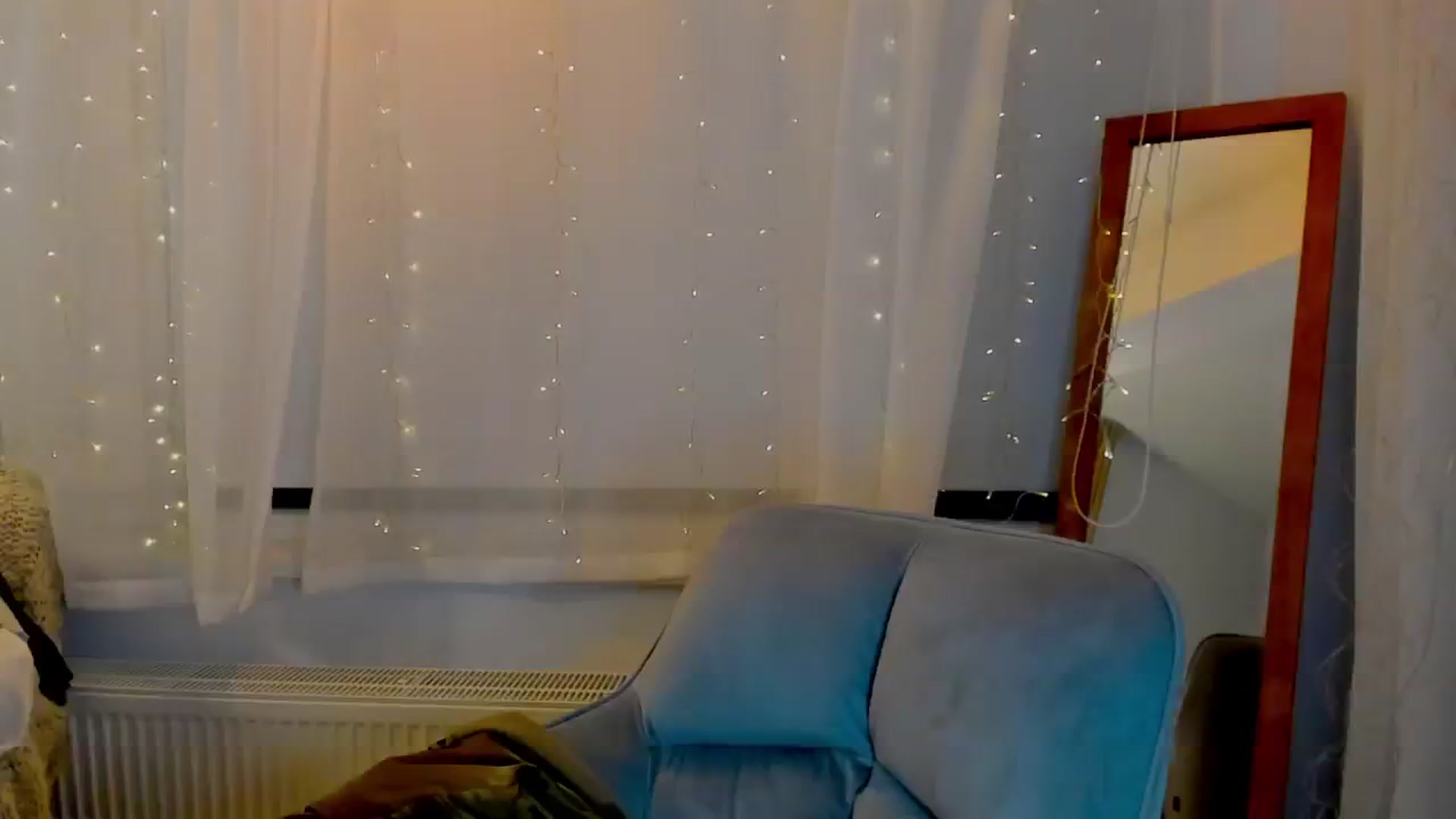 Gallery image thumbnail from FluffinRayRay's myfreecams stream on, 08/18/2024, 02:30 image 17 of 20