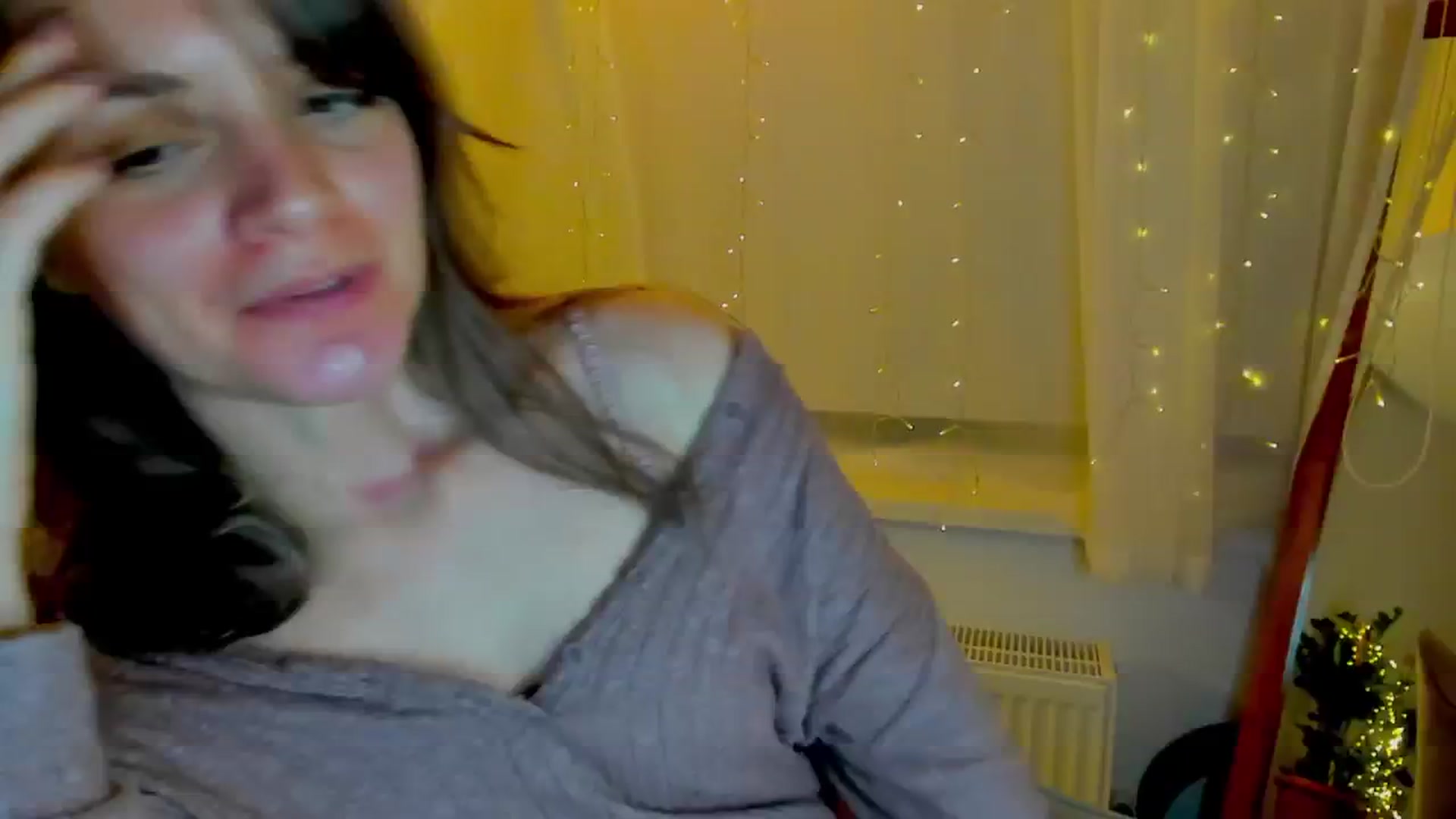 Gallery image thumbnail from FluffinRayRay's myfreecams stream on, 08/20/2024, 02:09 image 12 of 20