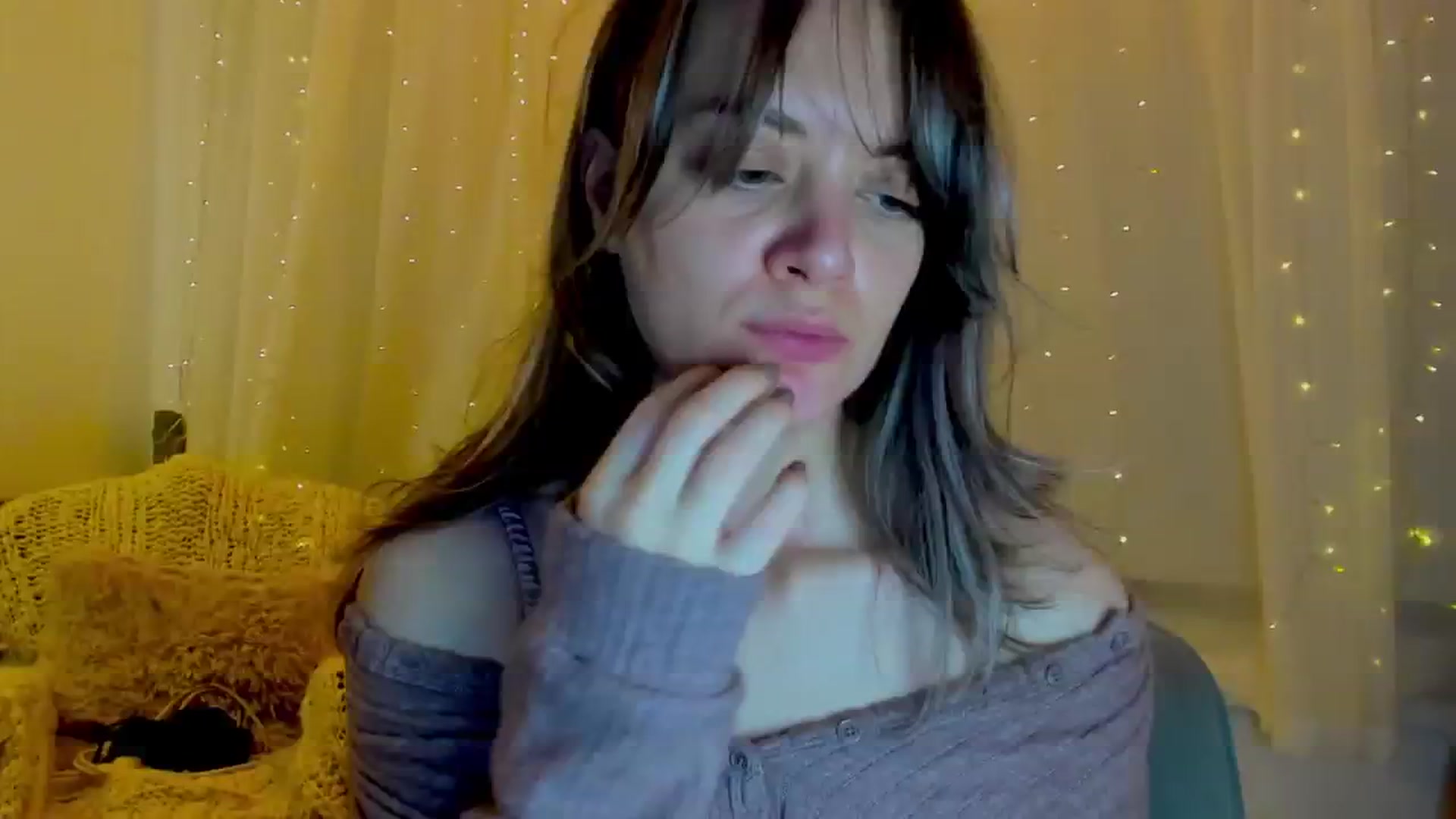 Gallery image thumbnail from FluffinRayRay's myfreecams stream on, 08/20/2024, 02:09 image 8 of 20